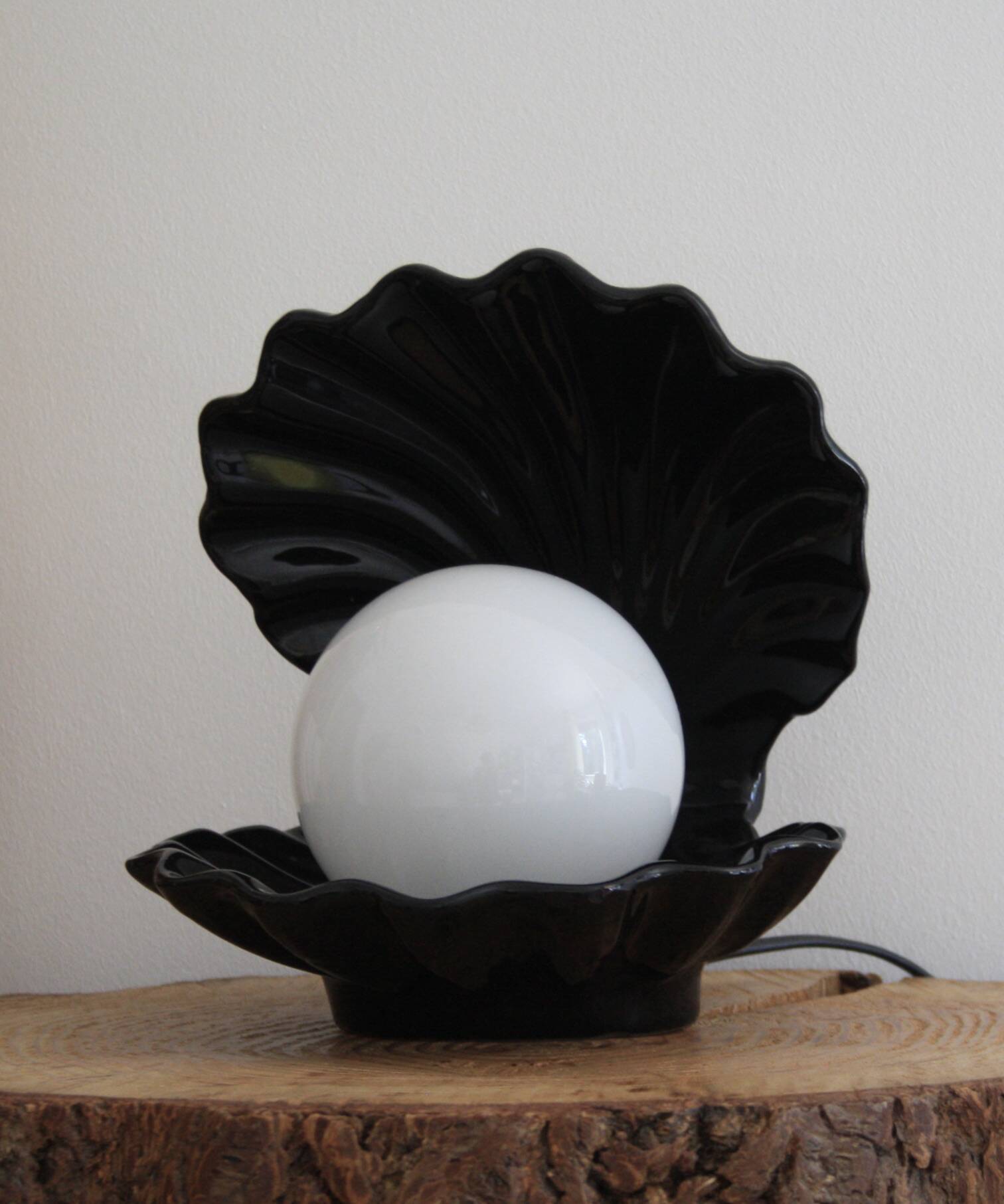 Shell lamp in ceramic and opaline