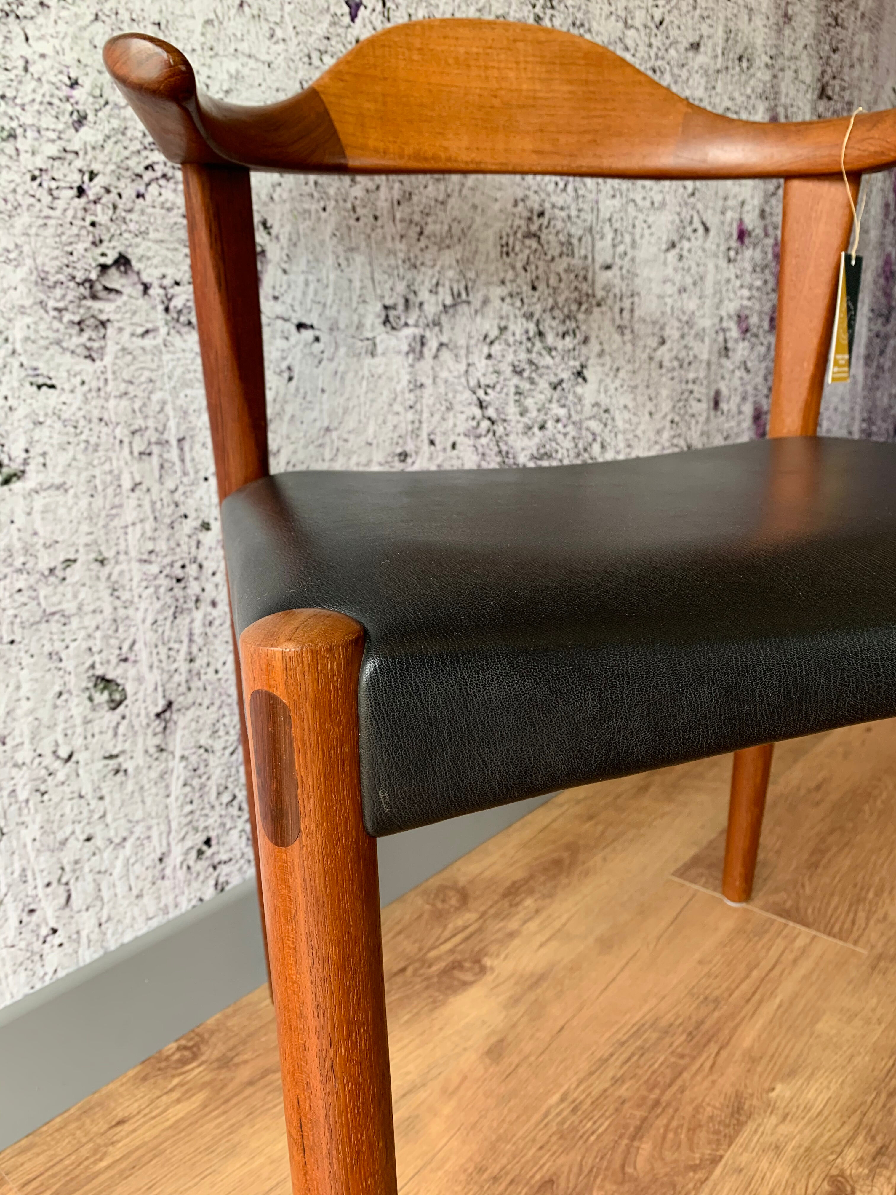 Lot of 4 wooden & skai chairs