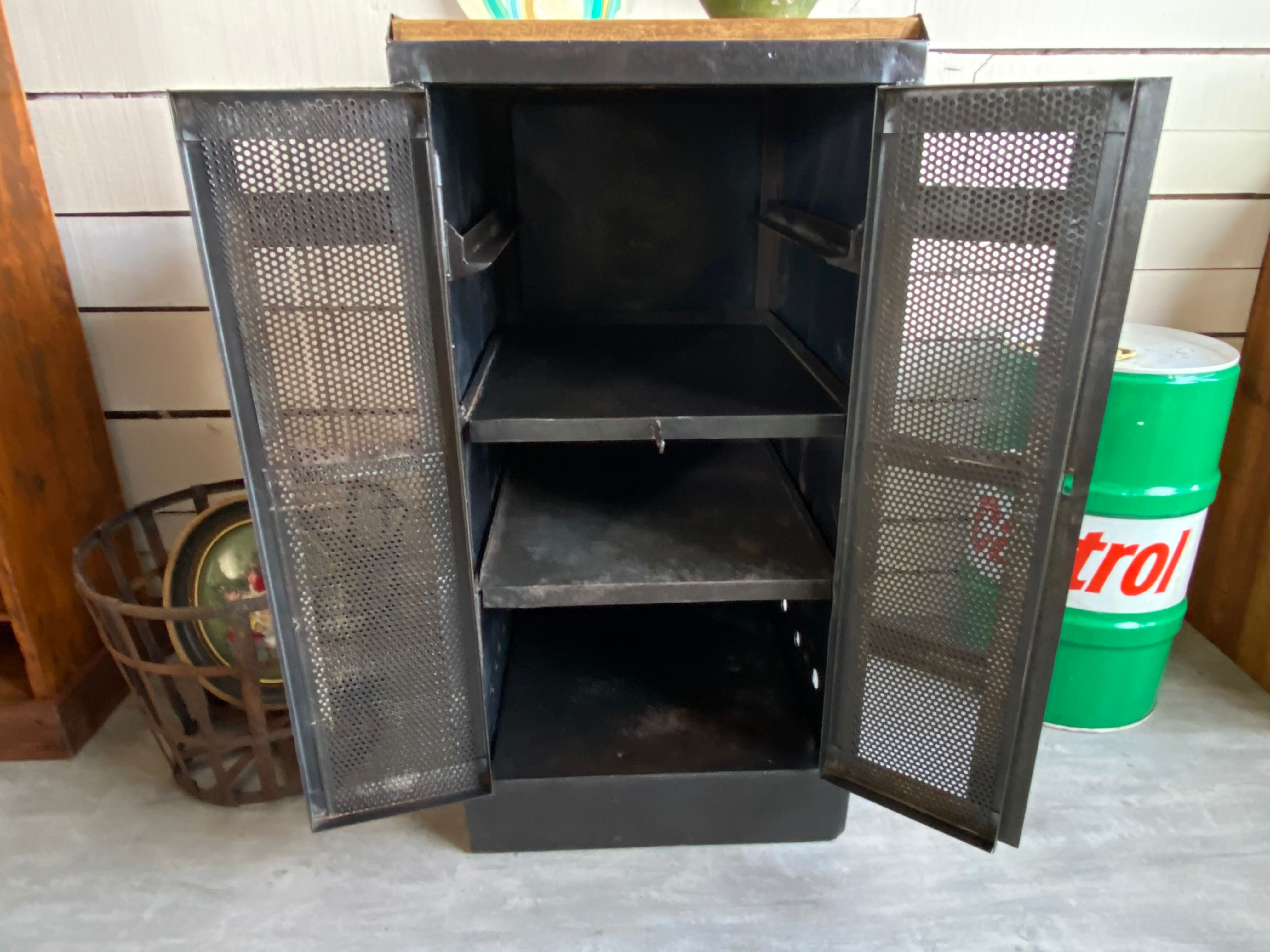 Metal workshop furniture