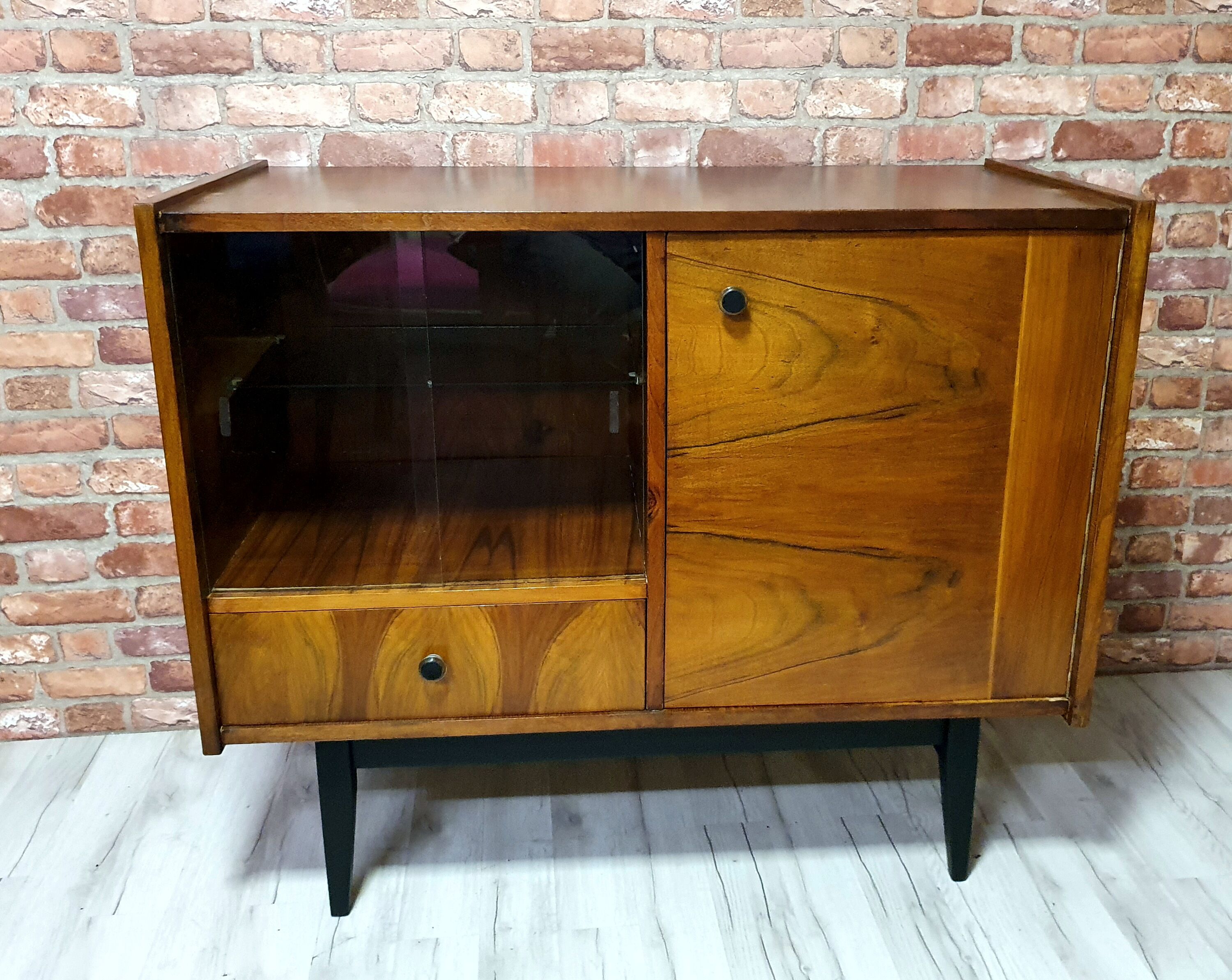 Commode Bilea 1969 Roumanie rétro vintage renouvelé