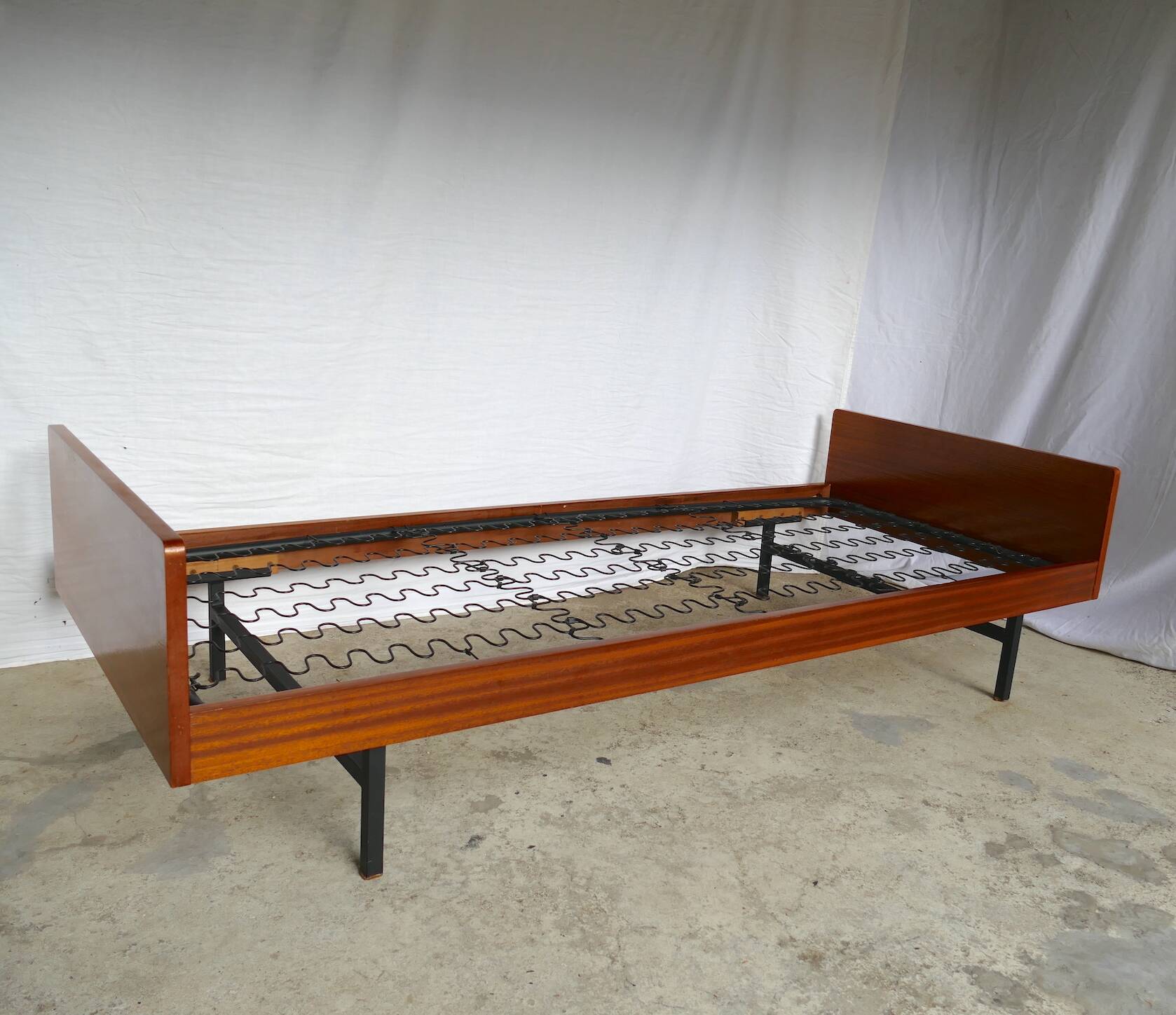 Daybed A.R.P. Pierre Guariche 1955