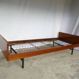 Daybed A.R.P. Pierre Guariche 1955
