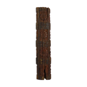 Ancienne colonne en bois