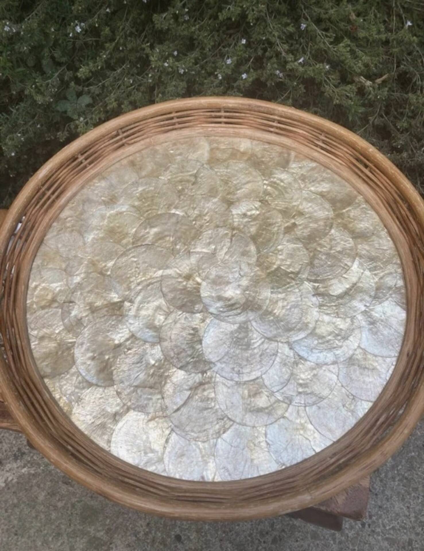 Mother-of-pearl plate