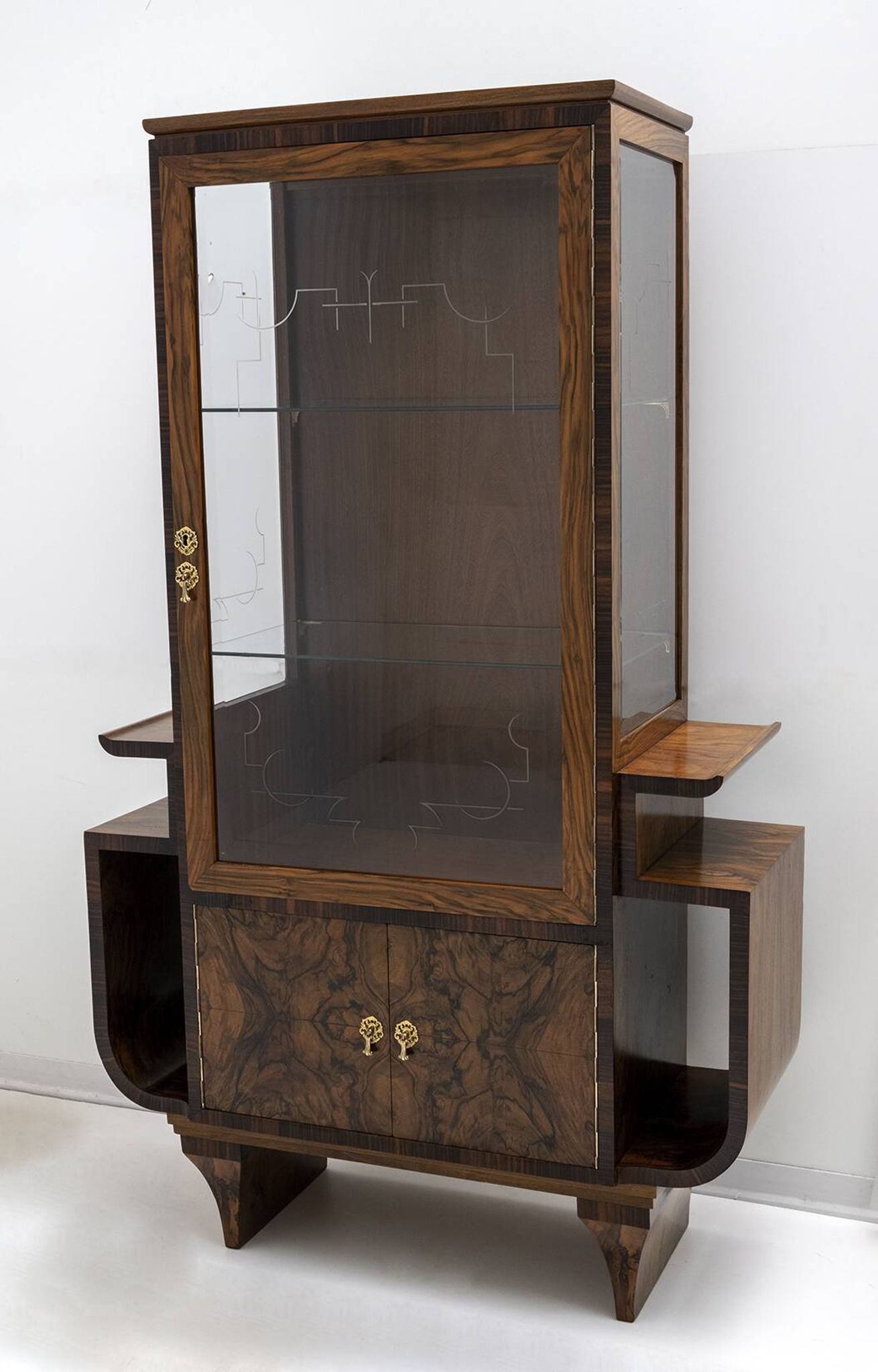 Art Dèco Italian Walnut Vitrines or Bar Display Cabinet, 1925