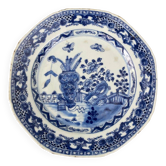 Assiette bleu et blanc Chine décor de papillons fin XIXe