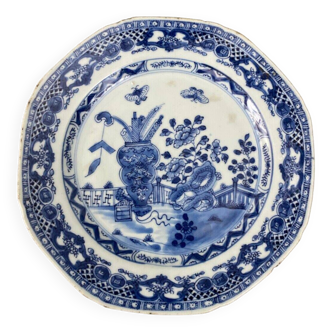 Assiette bleu et blanc Chine décor de papillons fin XIXe