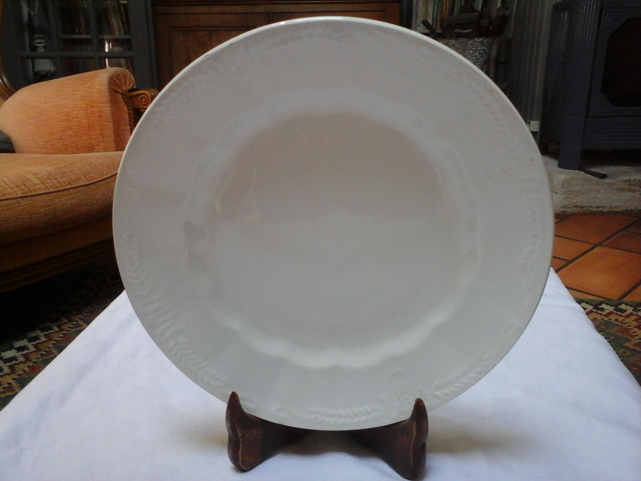 8 old flat white plates