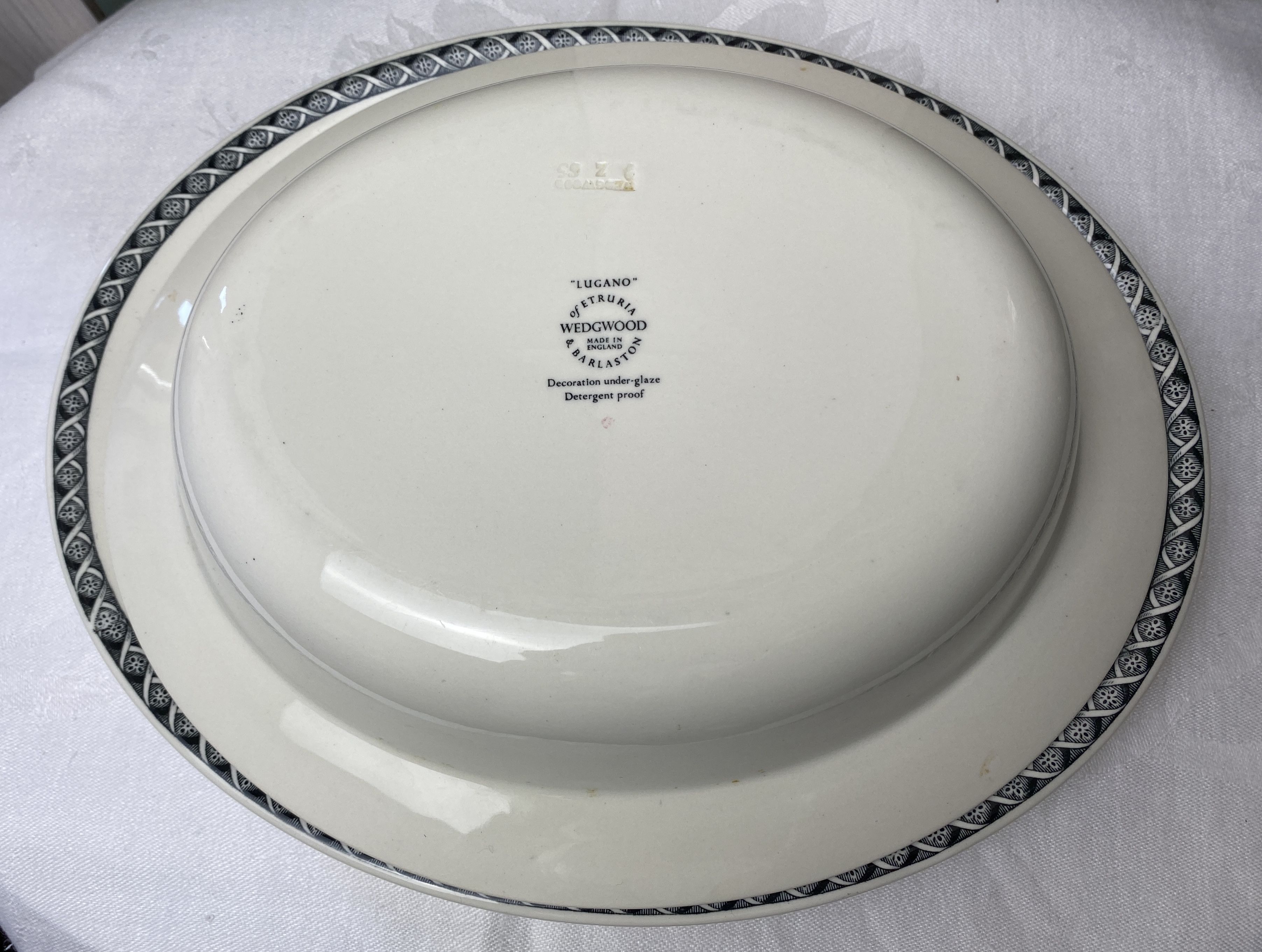 Set of 2 oval dishes in Wedgwood porcelain model "Lugano" old