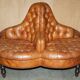 Heritage leather Chesterfield sofa, four-seater, Tête-à-Tête model.