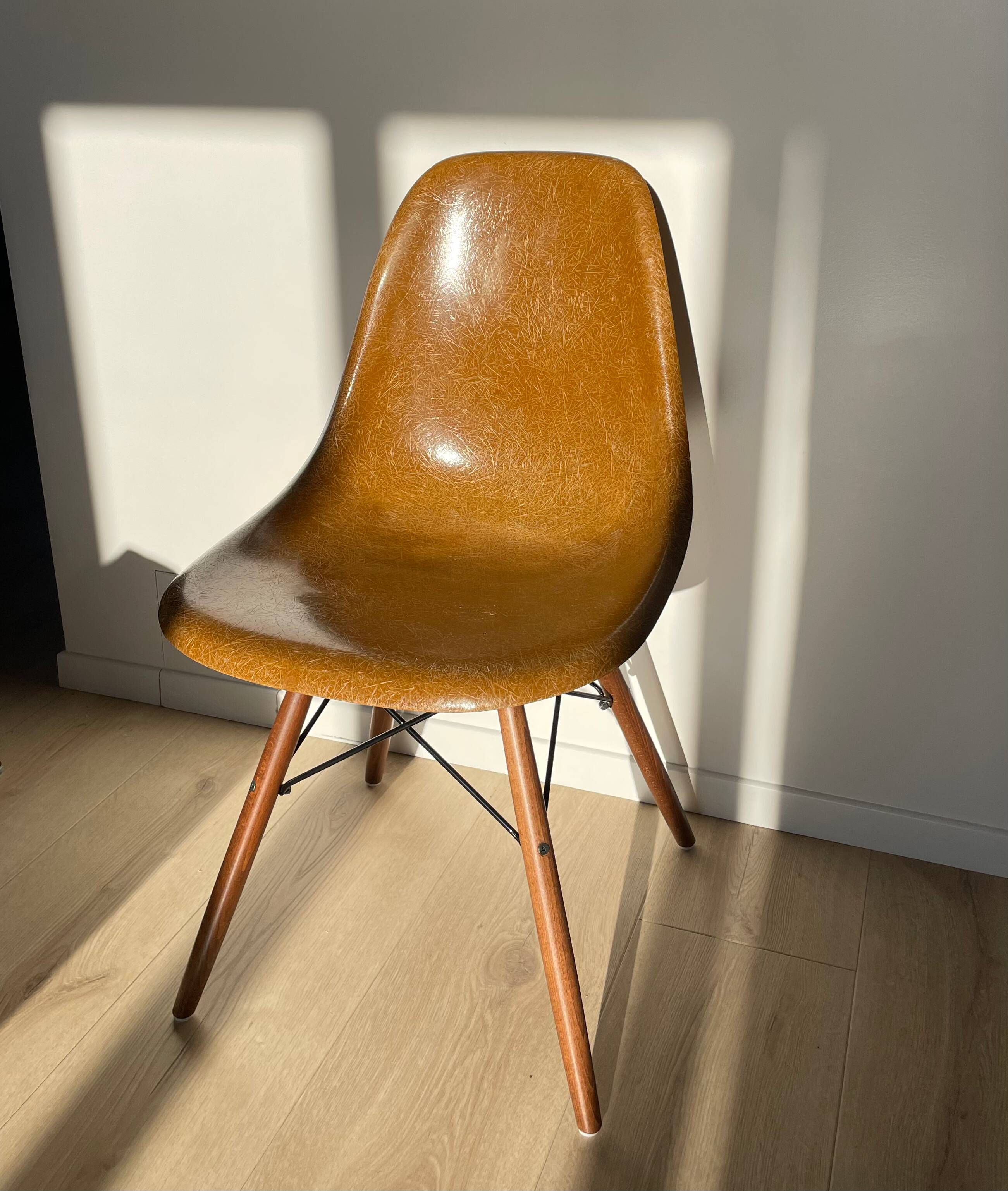 Lot of 6 Eames chairs from the 60s (4 colours) genuine fibreglass + new legs.
