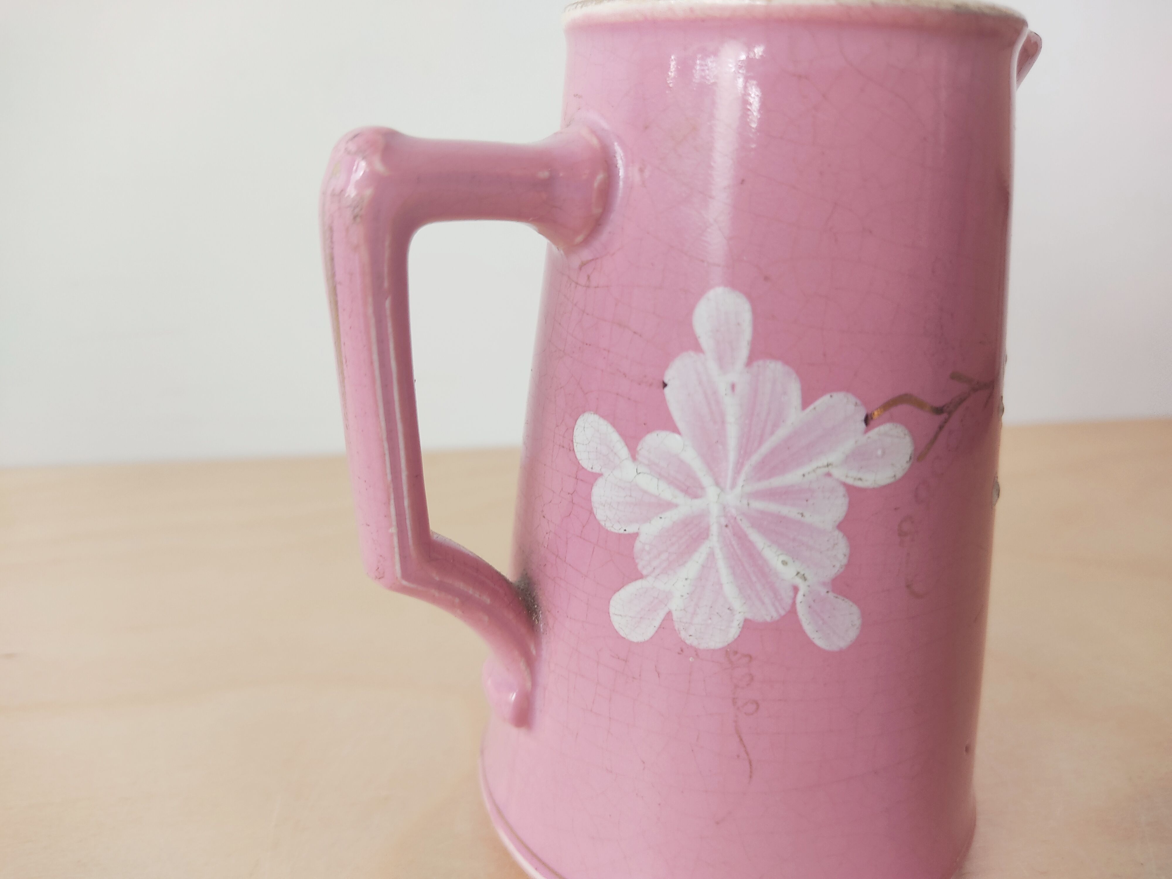 Vase pichet rose Sarreguemines peint à la main vers 1900