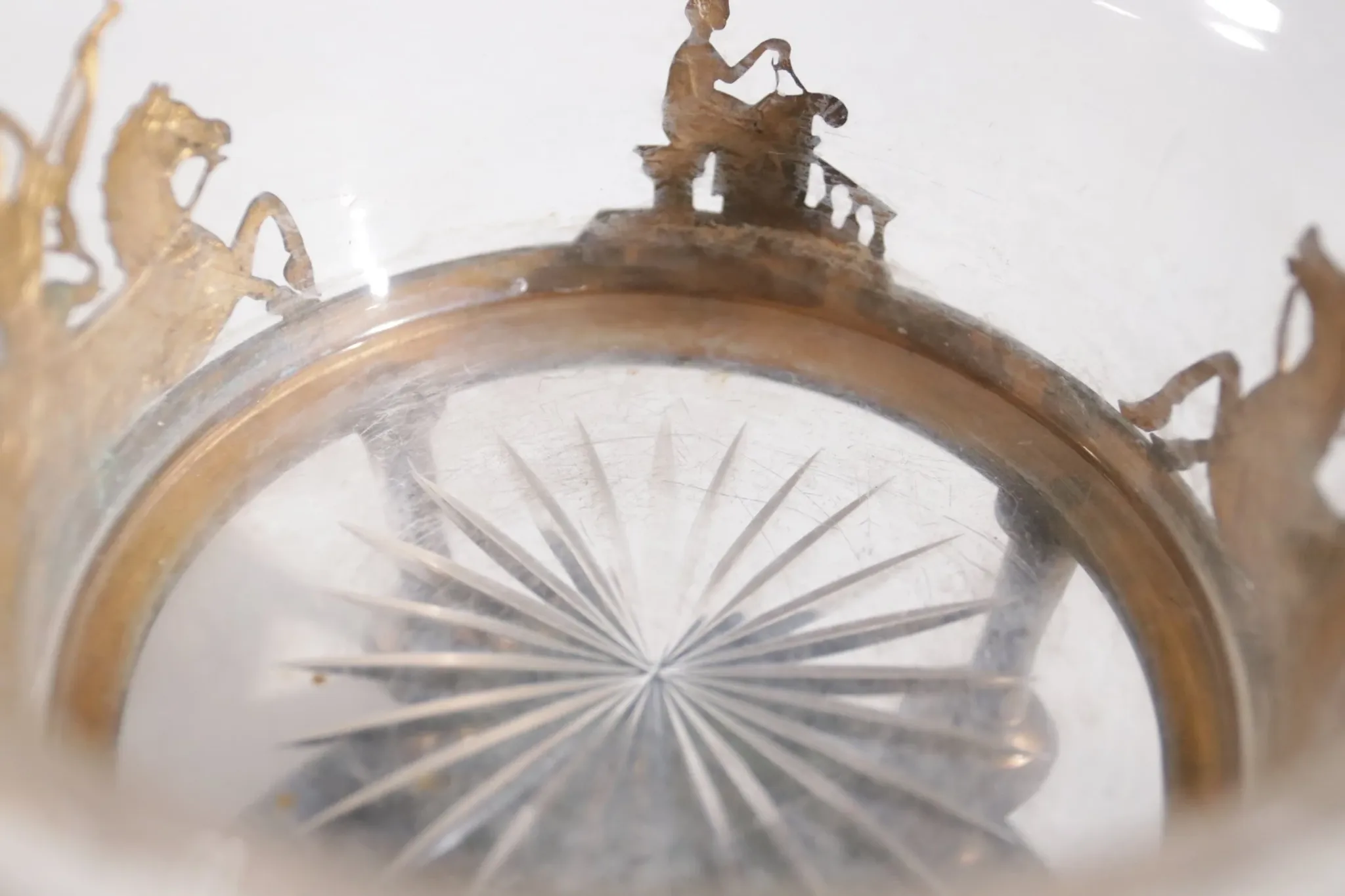 Empire tazza in fire-gilt bronze, marble and glass – France, early 19th c.
