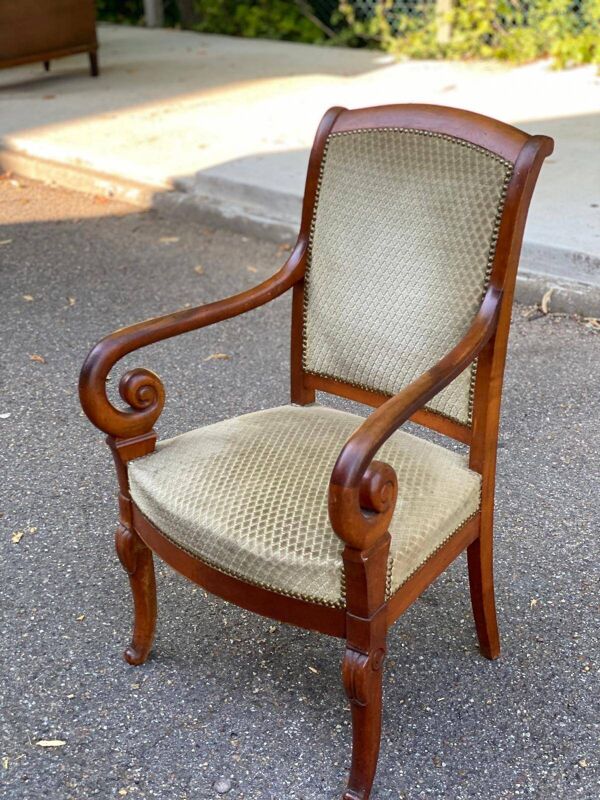 Fauteuil de bureau régence en bois massif et velours beige Louis Philippe
