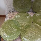 8 assiettes plates anciennes en barbotine