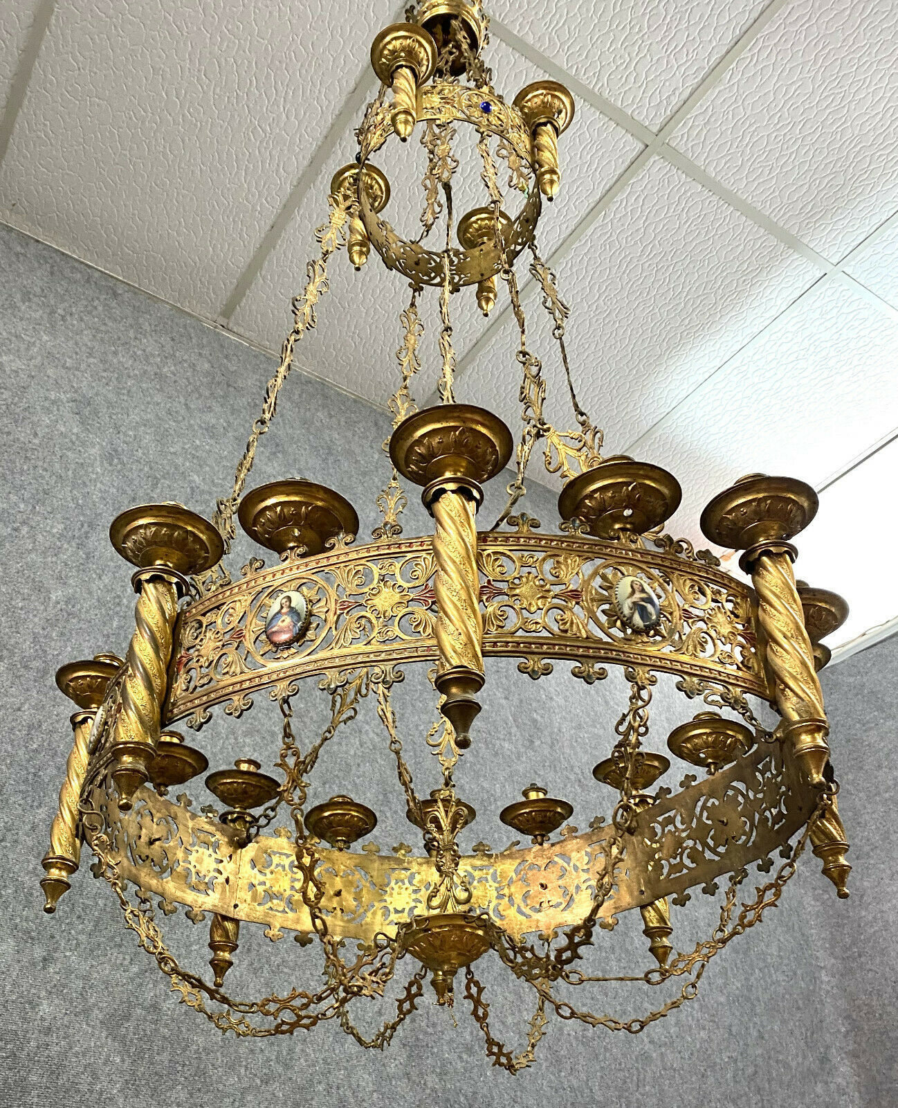 Gotique church chandelier in gilded bronze dating from the 19th century