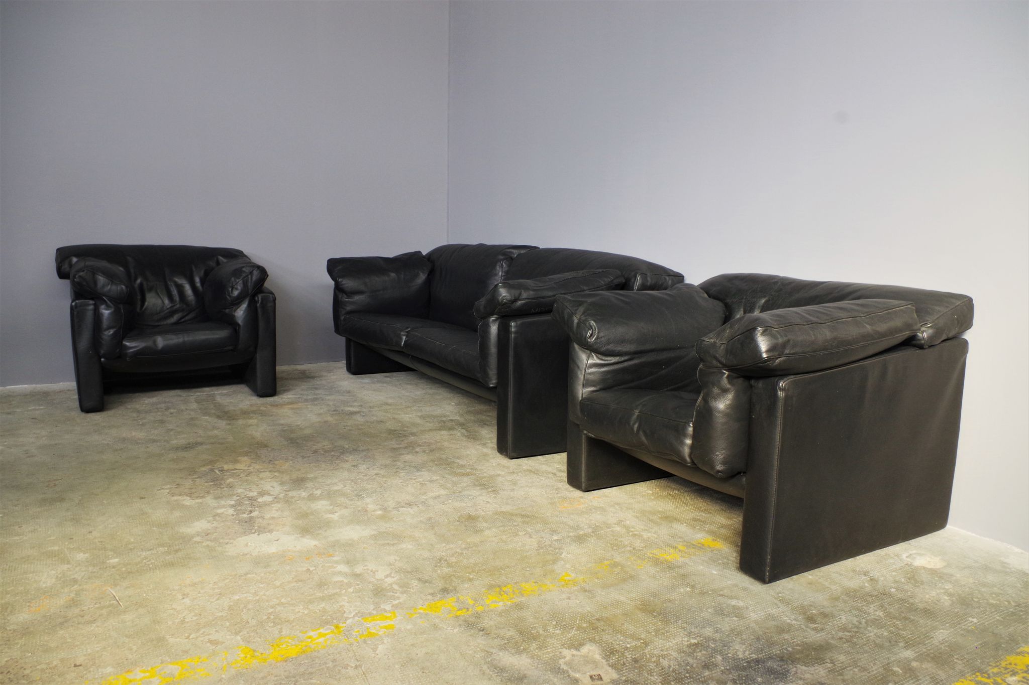 Moroso sofa set and armchairs in black leather, 1984