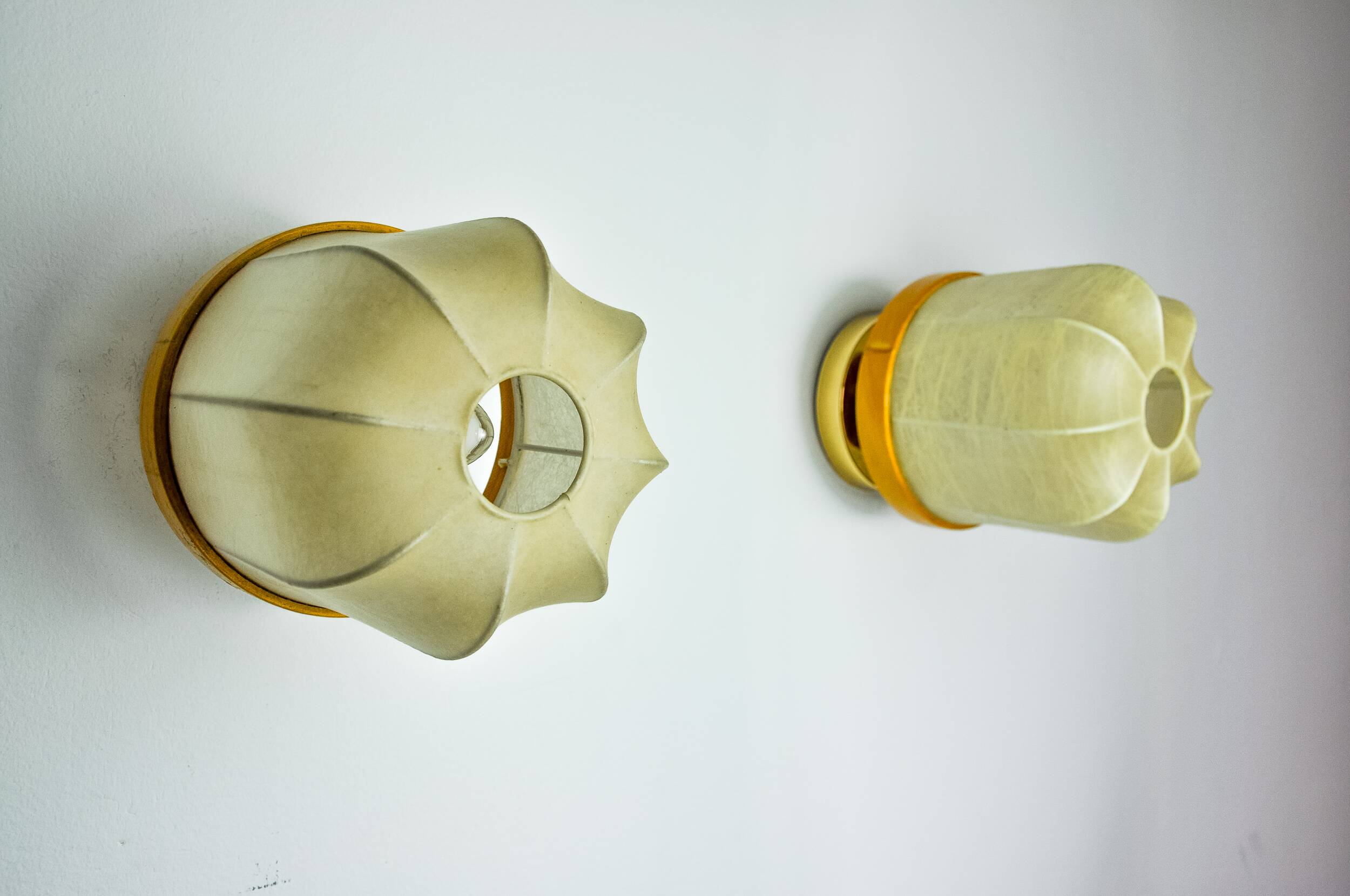 Pair of "cocoon" wall lights, resin and pine, Italy, 1970