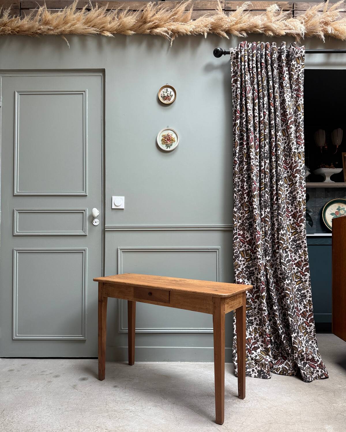 Solid wood children's desk (refurbished)
