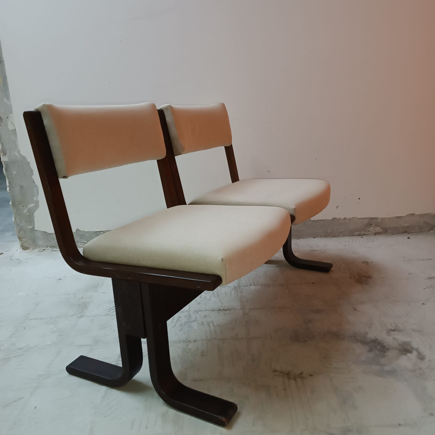 Chair + table on beam vintage 80s