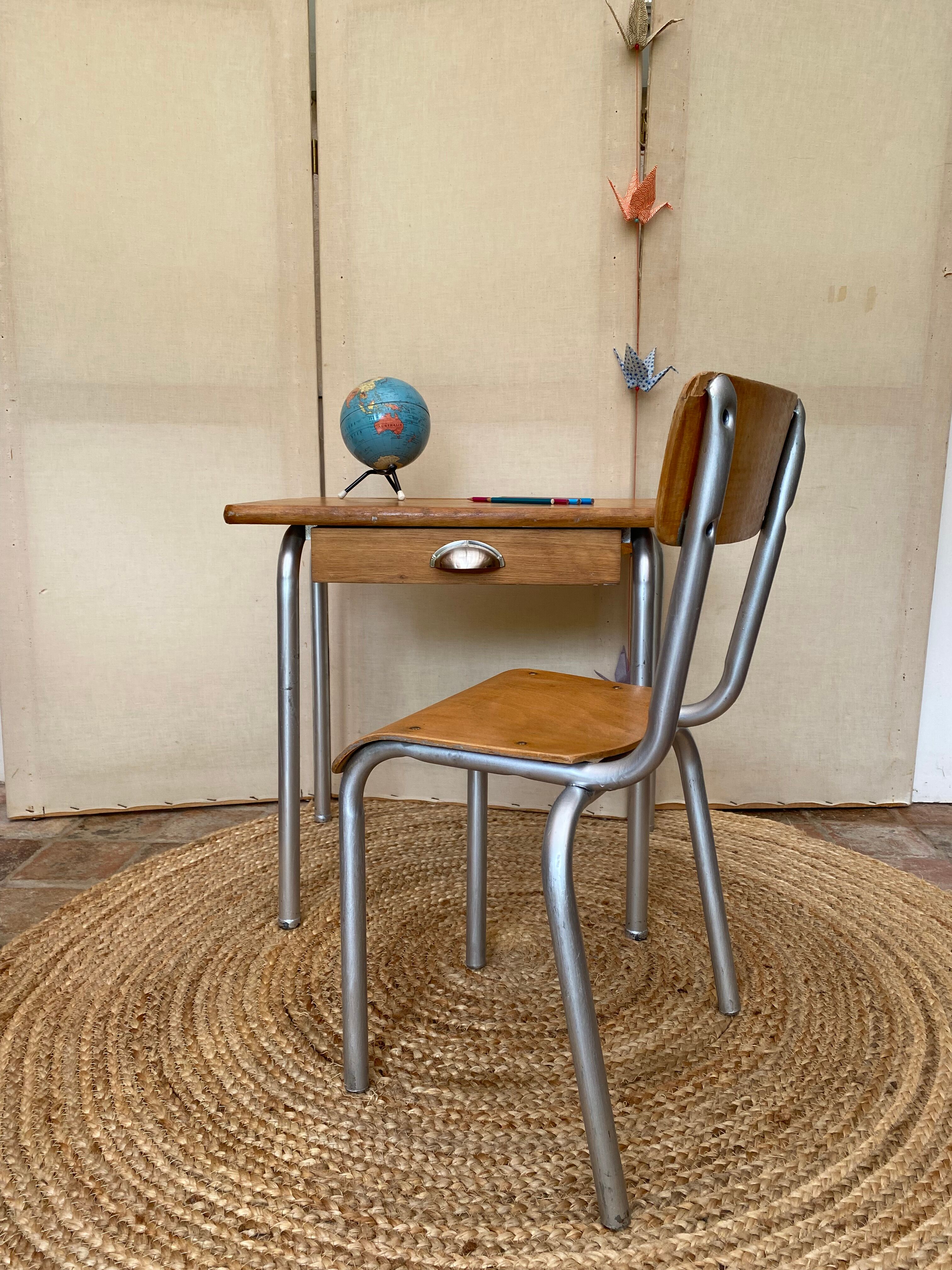 Table et chaise d'écolier