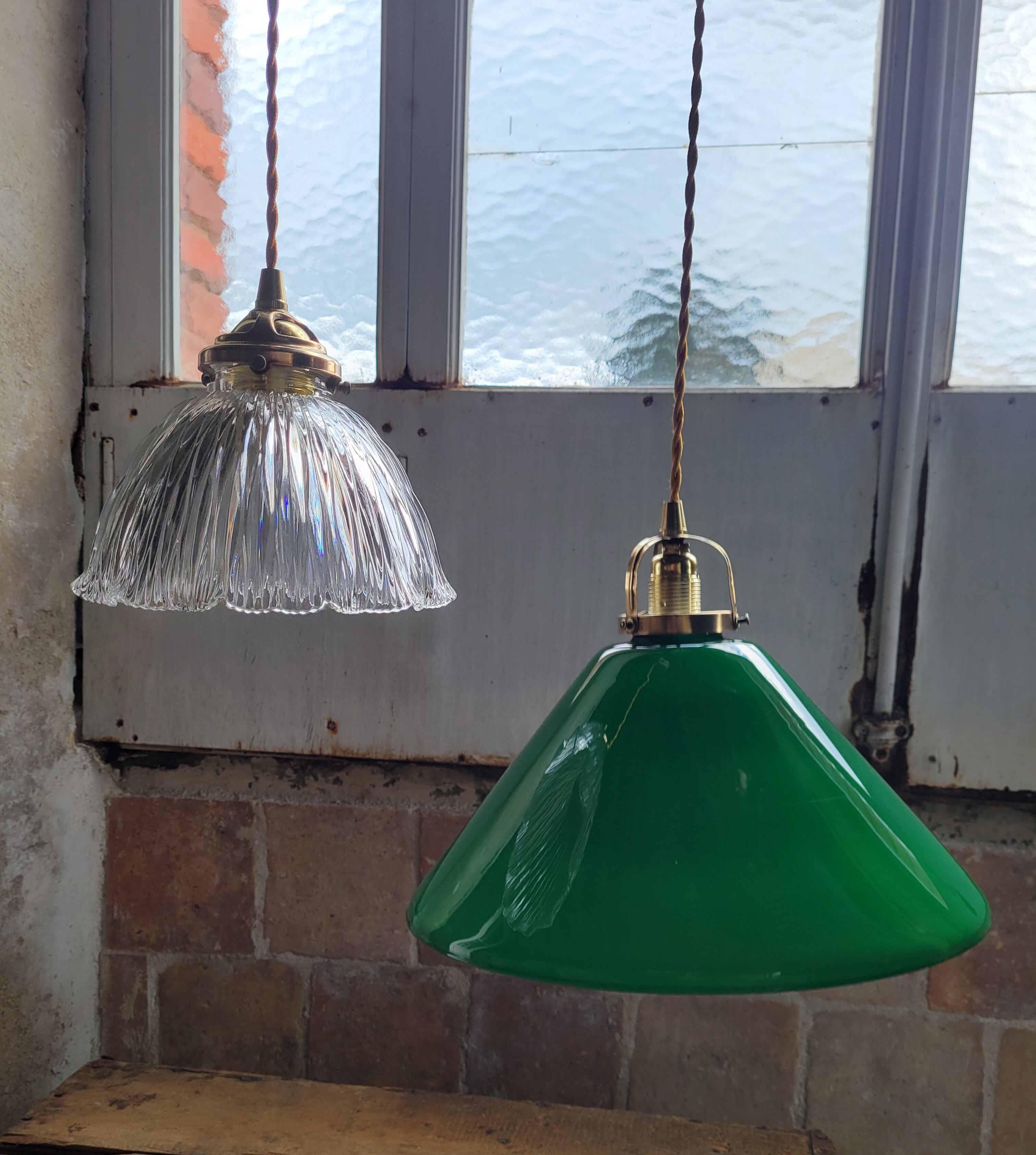 Suspension conique en opaline verte