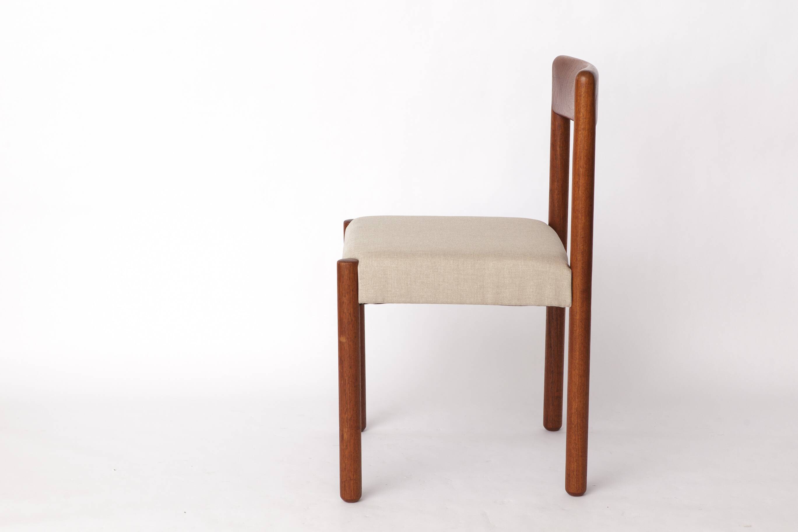 1 of 4 Mid-Century Oak Dining Chair – 1960s Vintage, Light Grey Upholstery