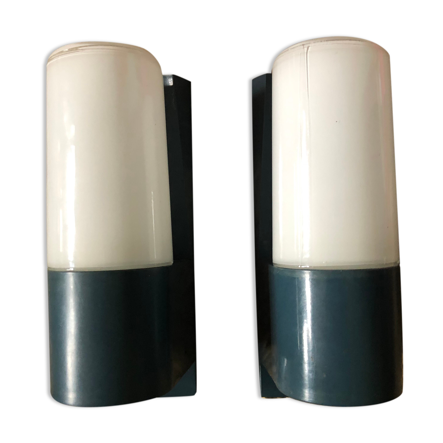 Pair of Bauhaus appliques in Bakelite and white opaline around 1950