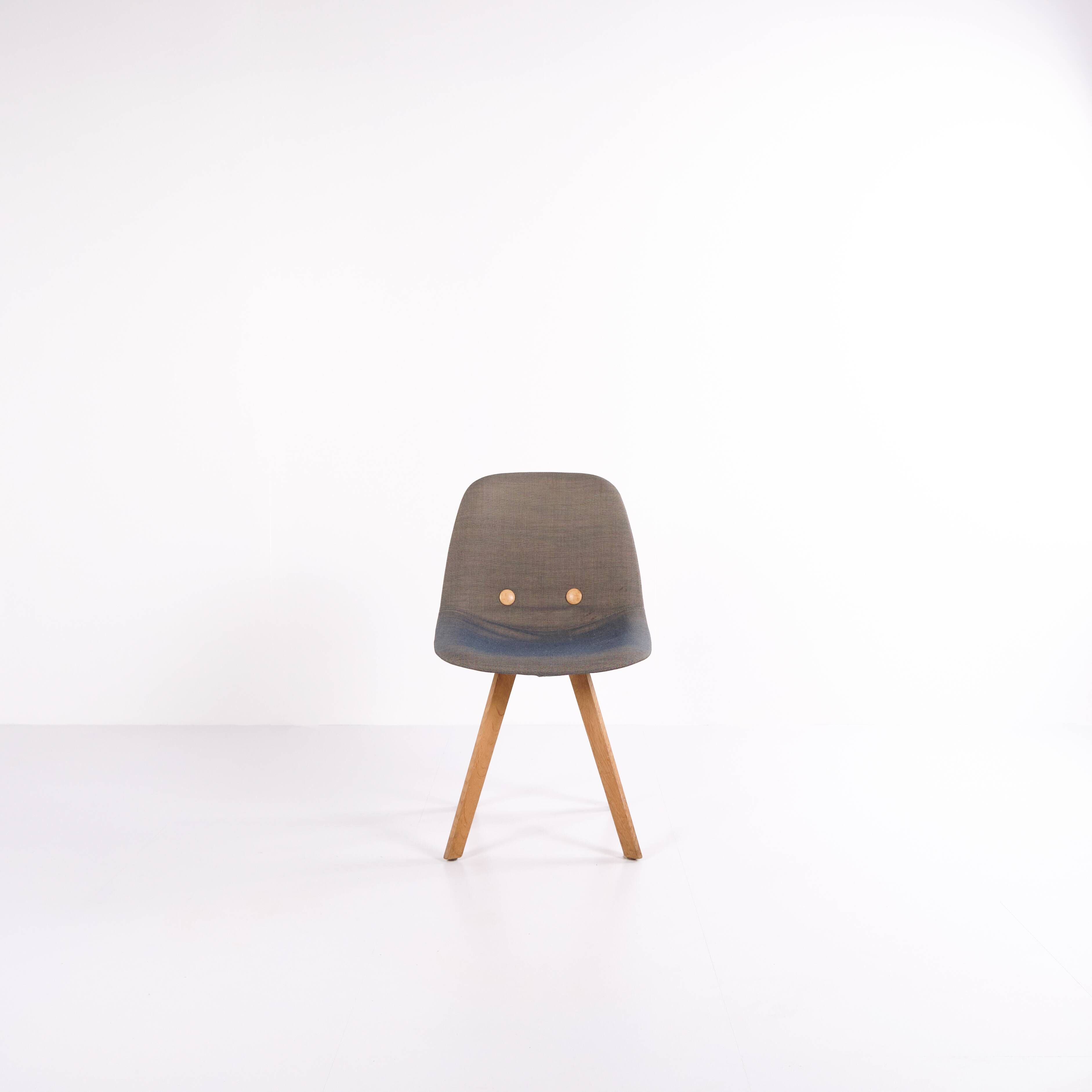 Eyes Wood chair – Erik Jørgensen – Mid grey upholstery – Solid wood