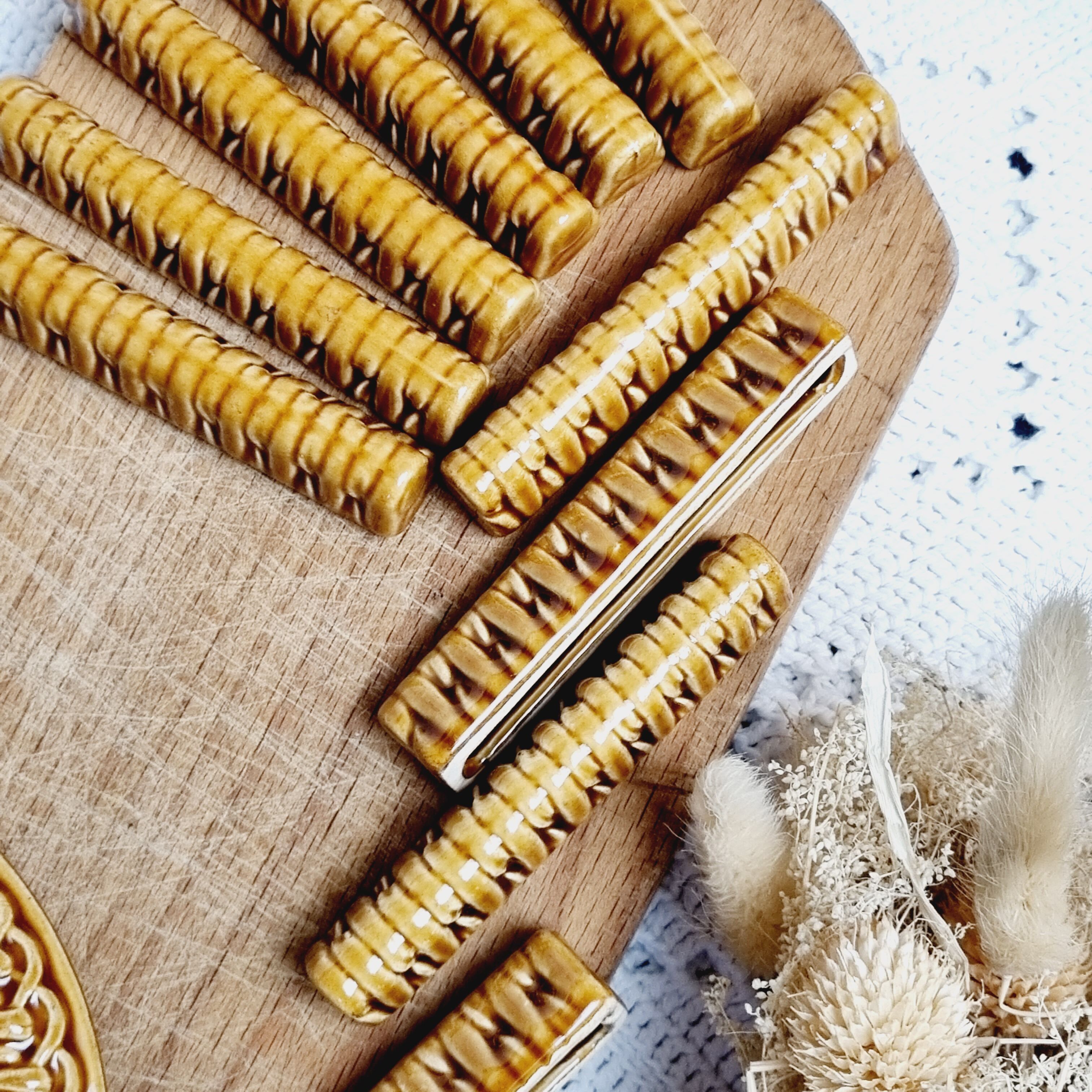 Set of 2 bottle mats and 11 Gien knife holders