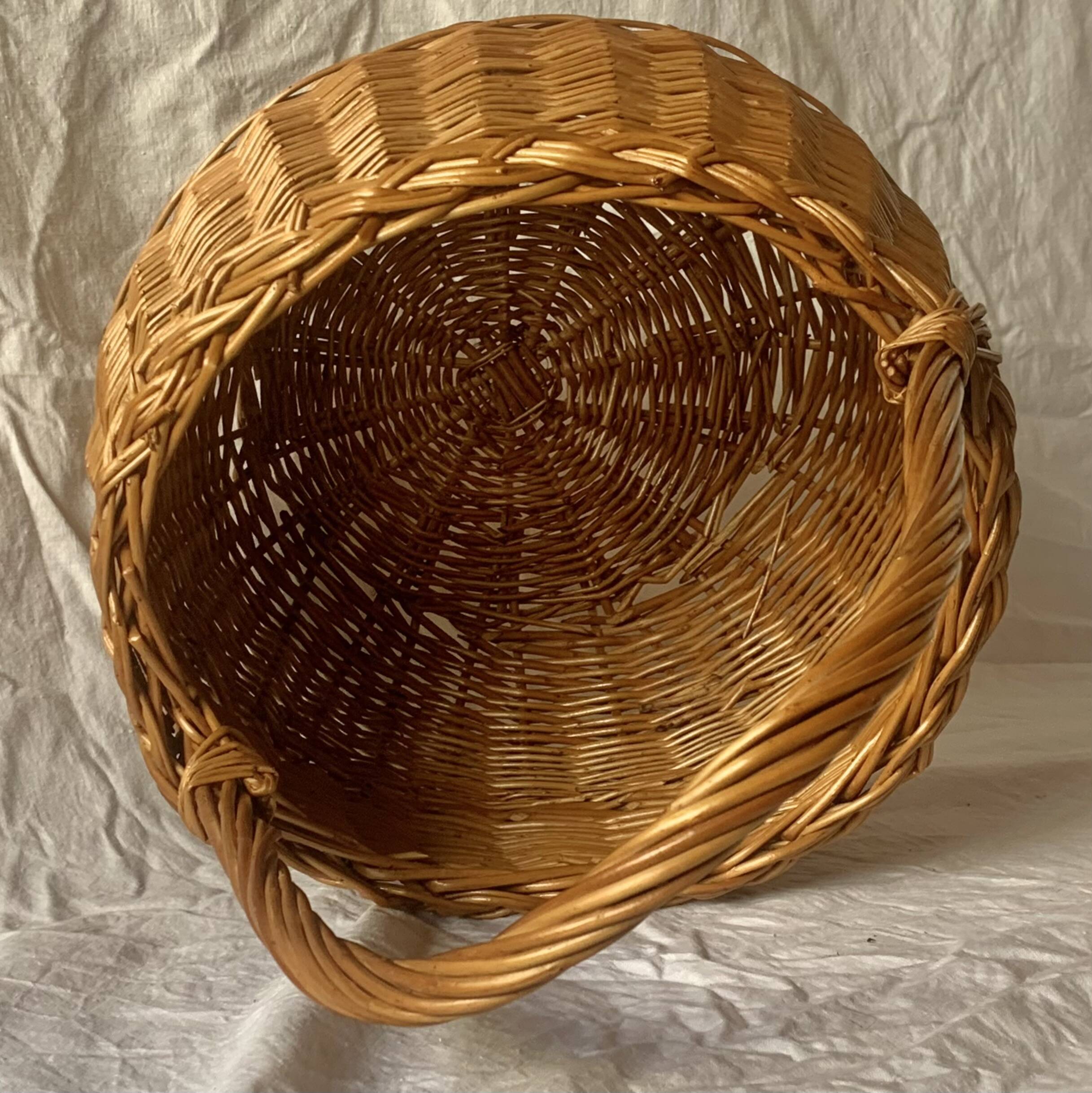 Vintage woven wicker round basket