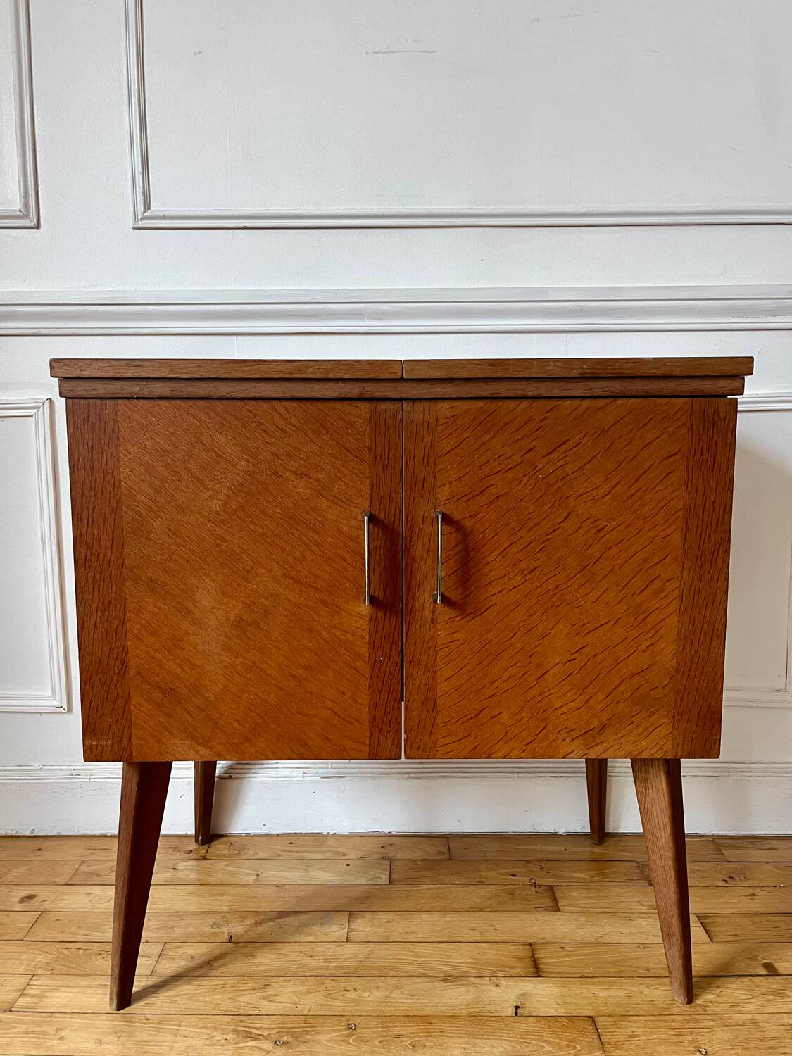 Meuble d’appoint vintage pieds compas