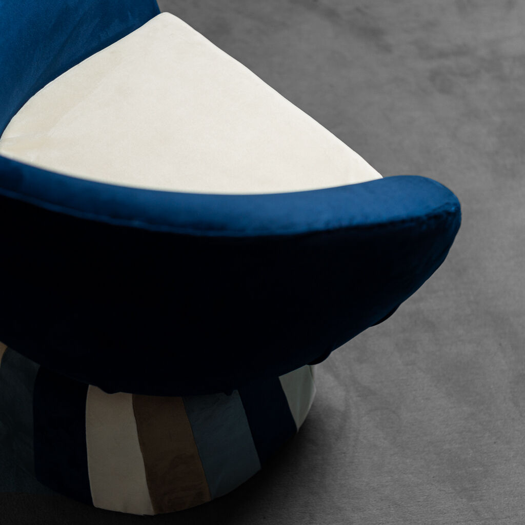 Blue velvet armchair design 70s vintage modernariato