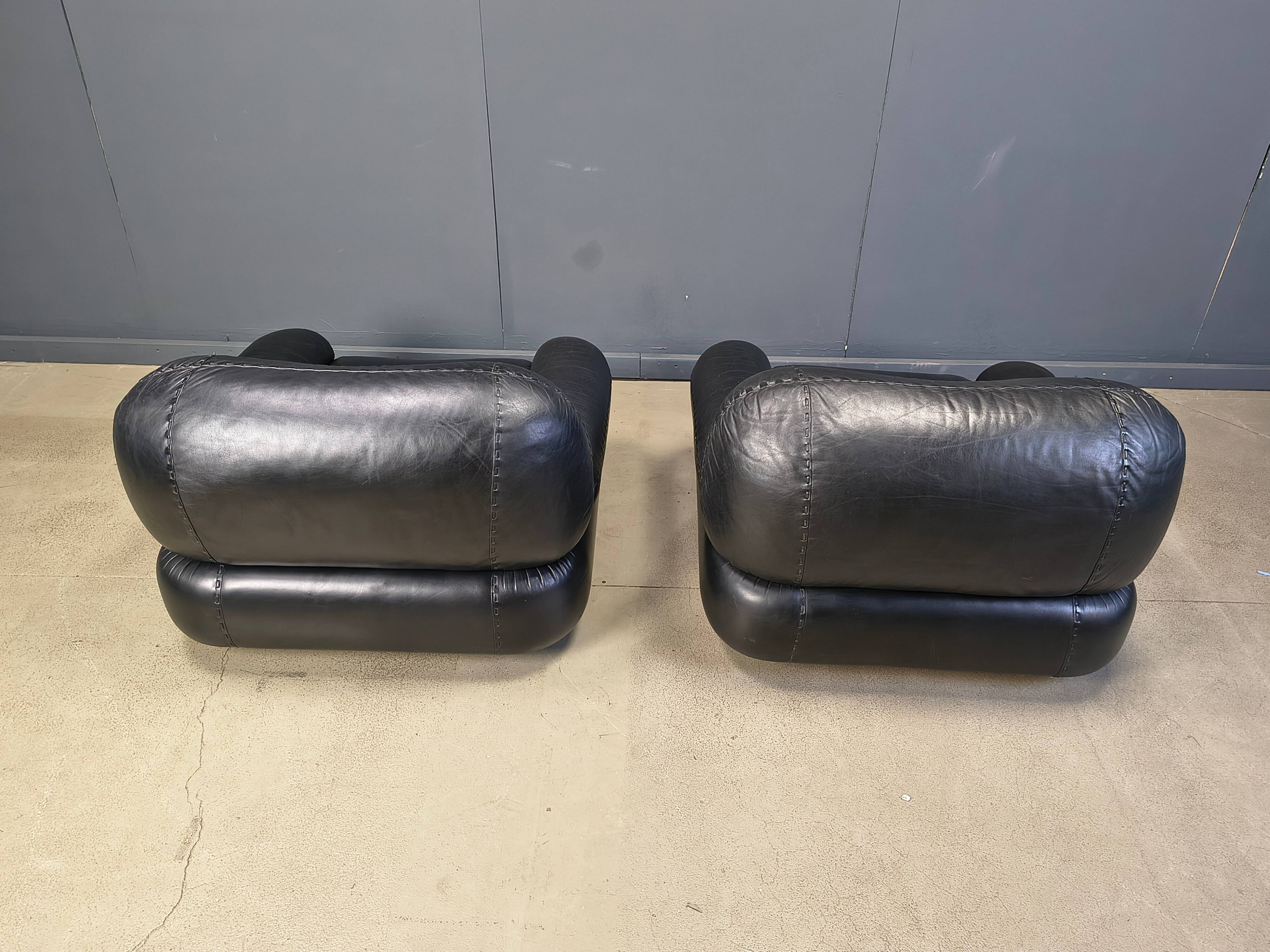 Set of black leather lounge chairs by Sapporo for Mobil Girgi, 1970s