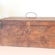 Wooden pre-war box with metal handle
