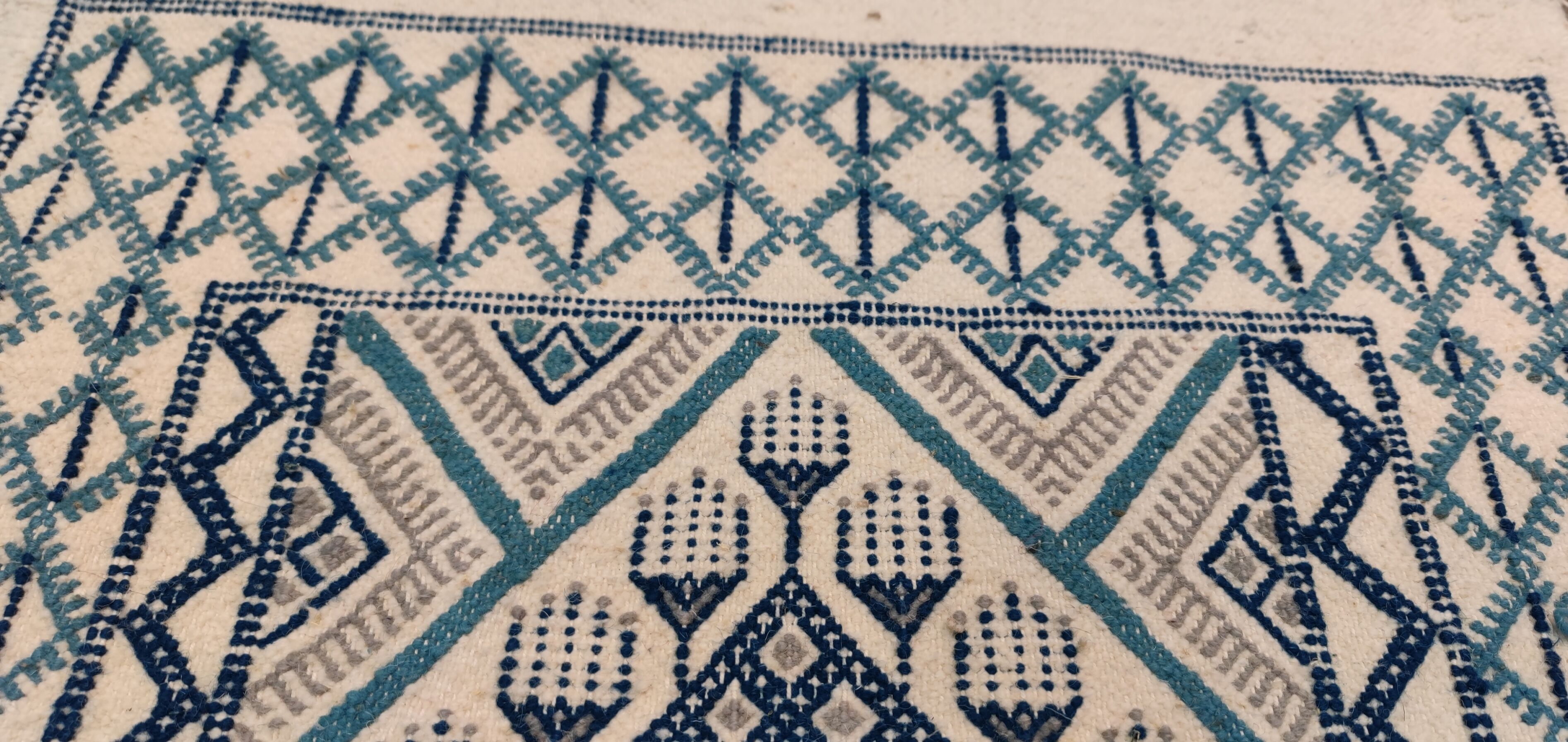 Traditional handmade white blue and gray margoum carpet, 100x72 cm