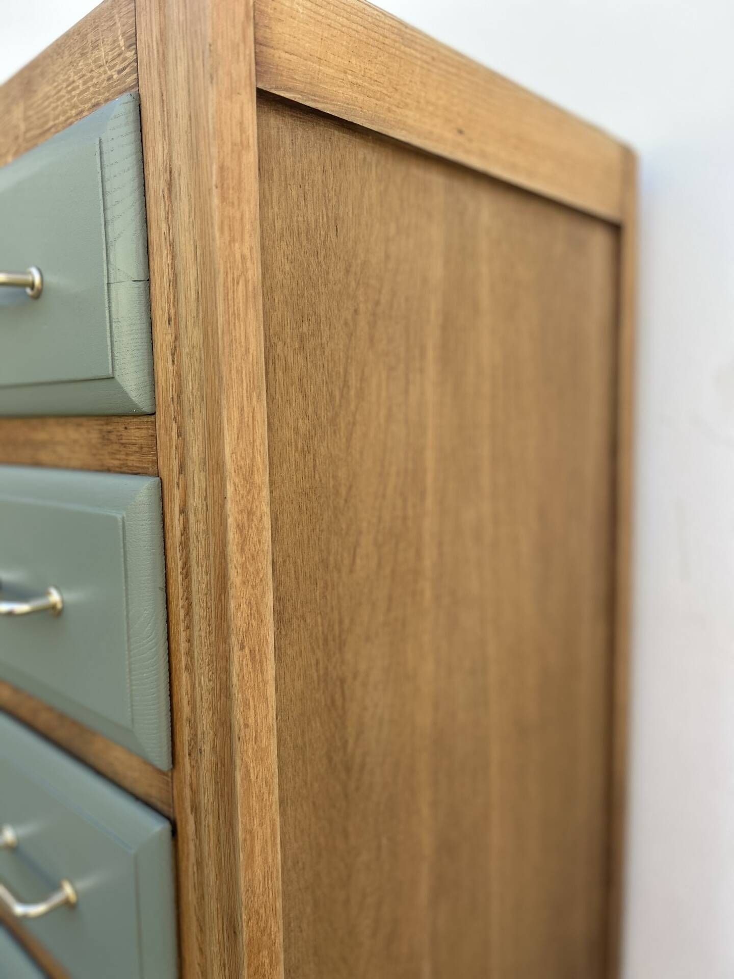 Vintage 1950s chest of drawers