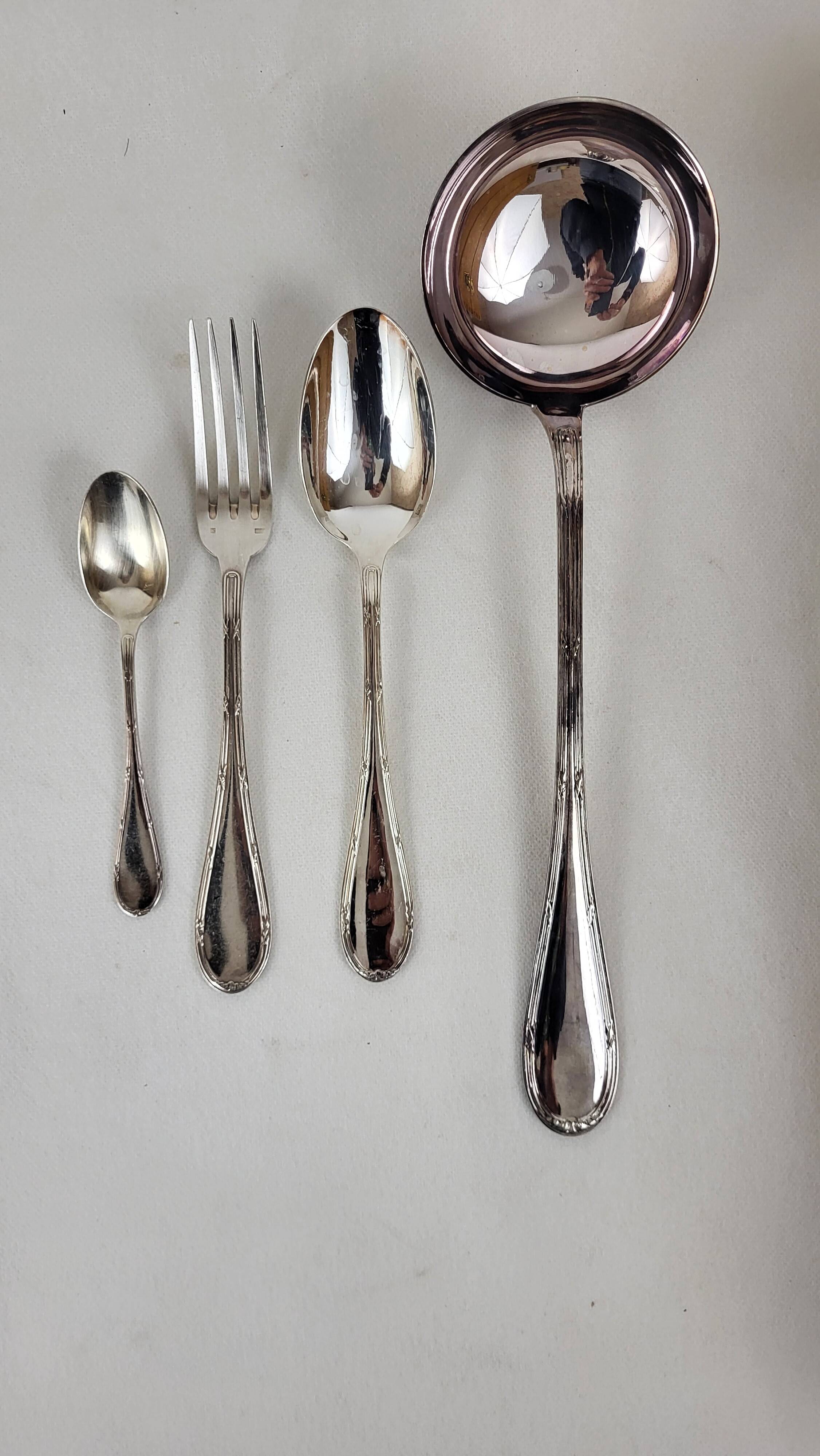 Ménagère en métal argenté 61 pièces