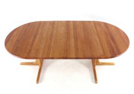 Round 2x Extendable Dining Table "Tjórn" - danish design in teak