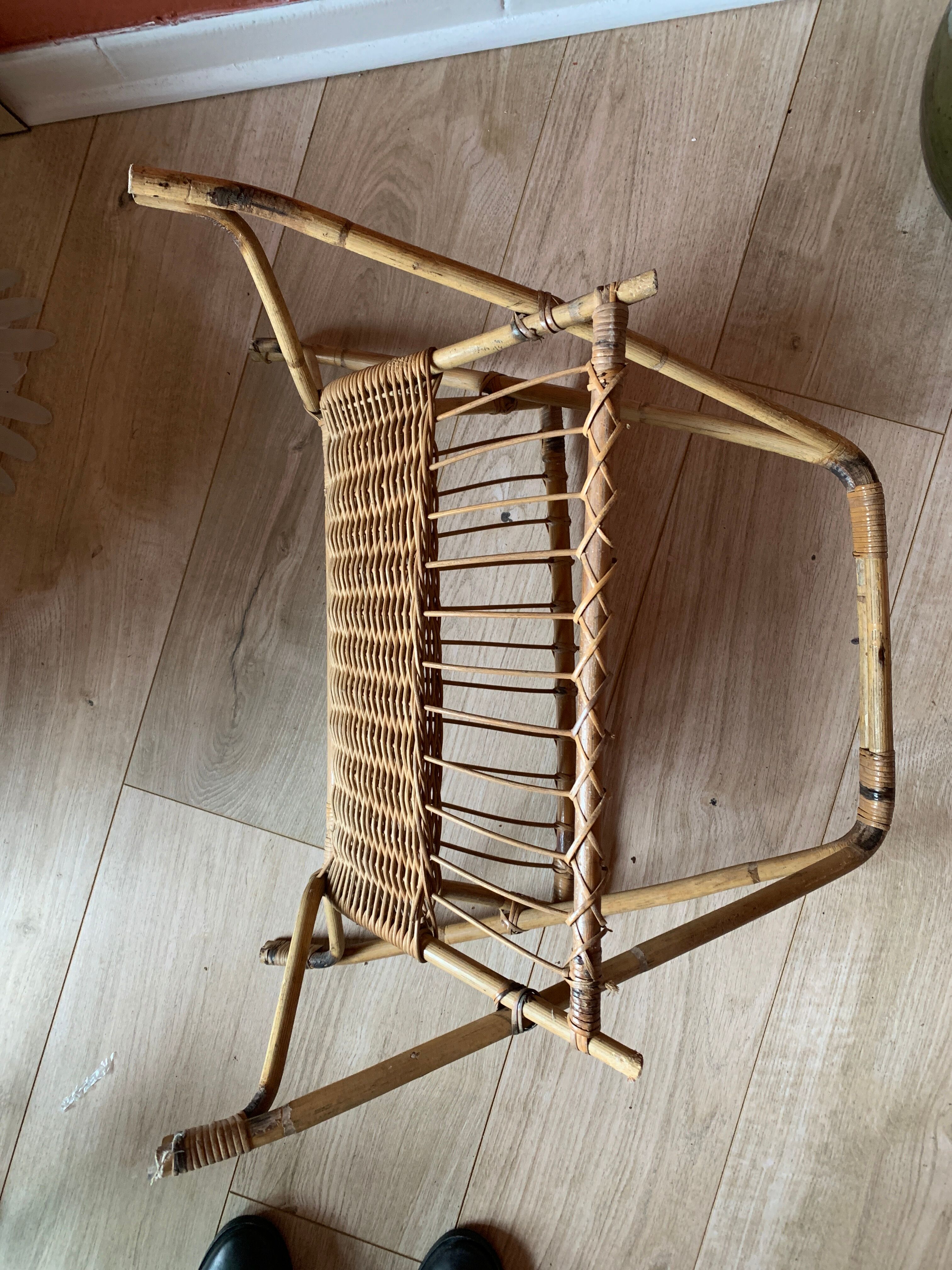 Rattan magazines holder