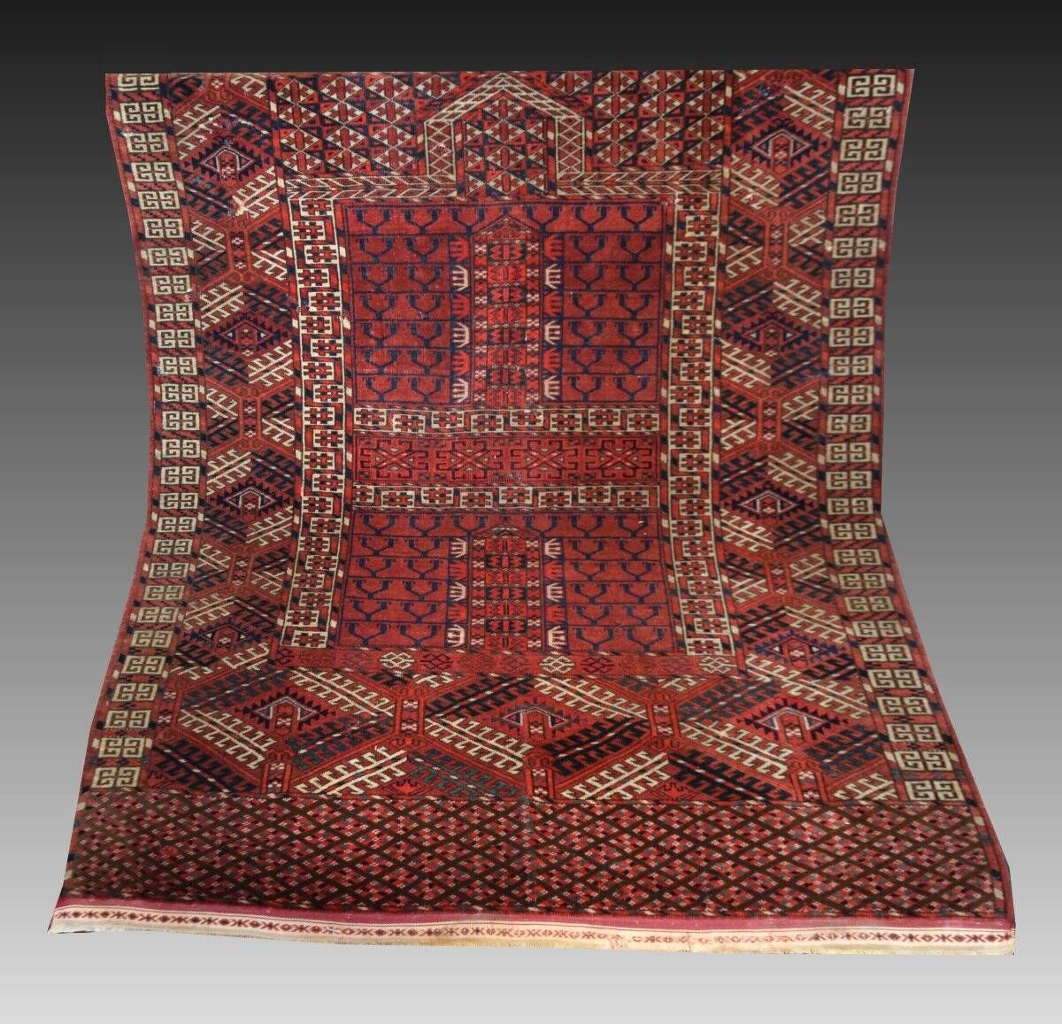 Ancient Turkmen Hatchlou rug: 120 × 150 cm "Galerie Sardje"