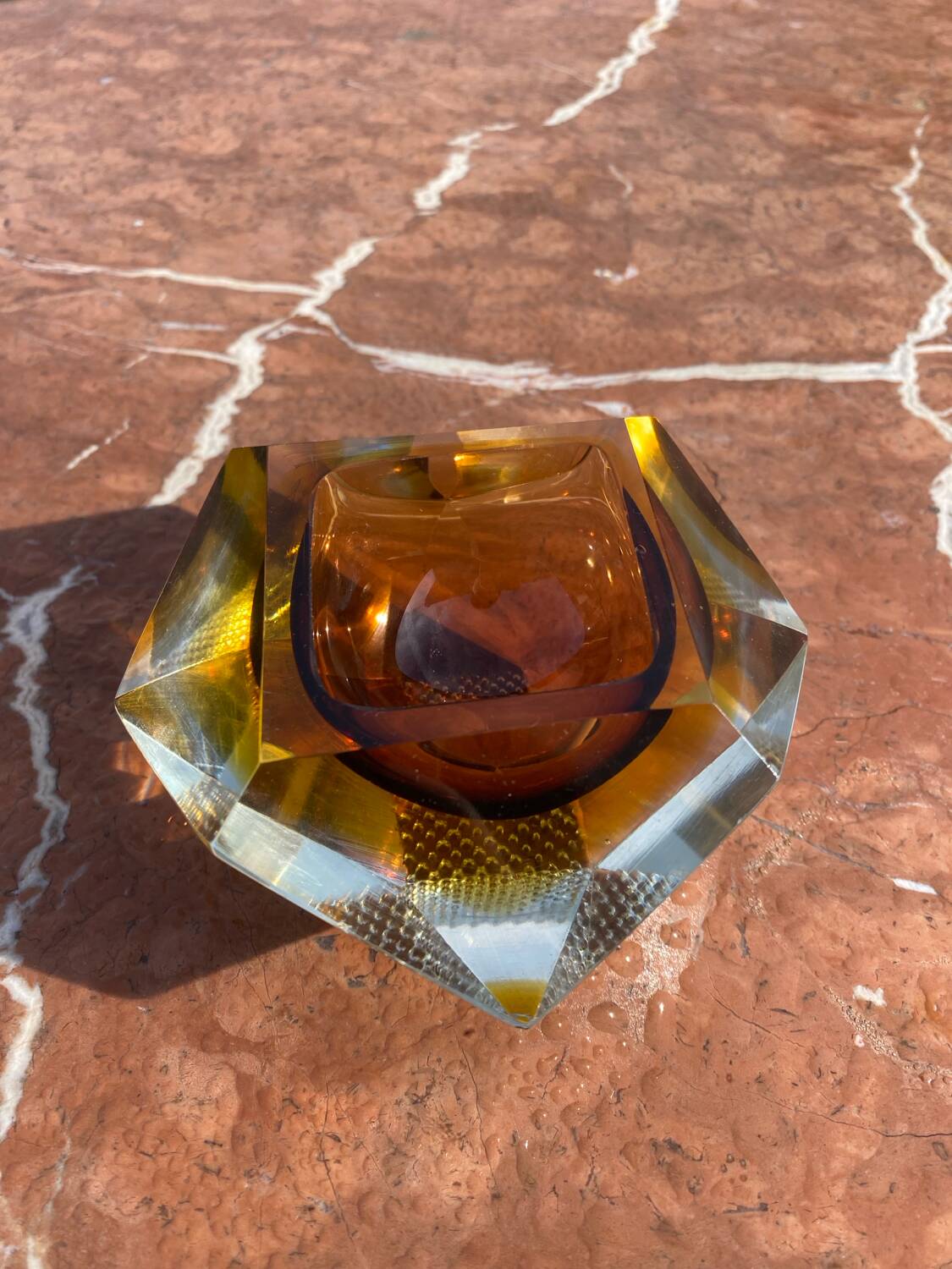 Cendrier vintage en verre de Murano sommerso, attribué à Flavio Poli,