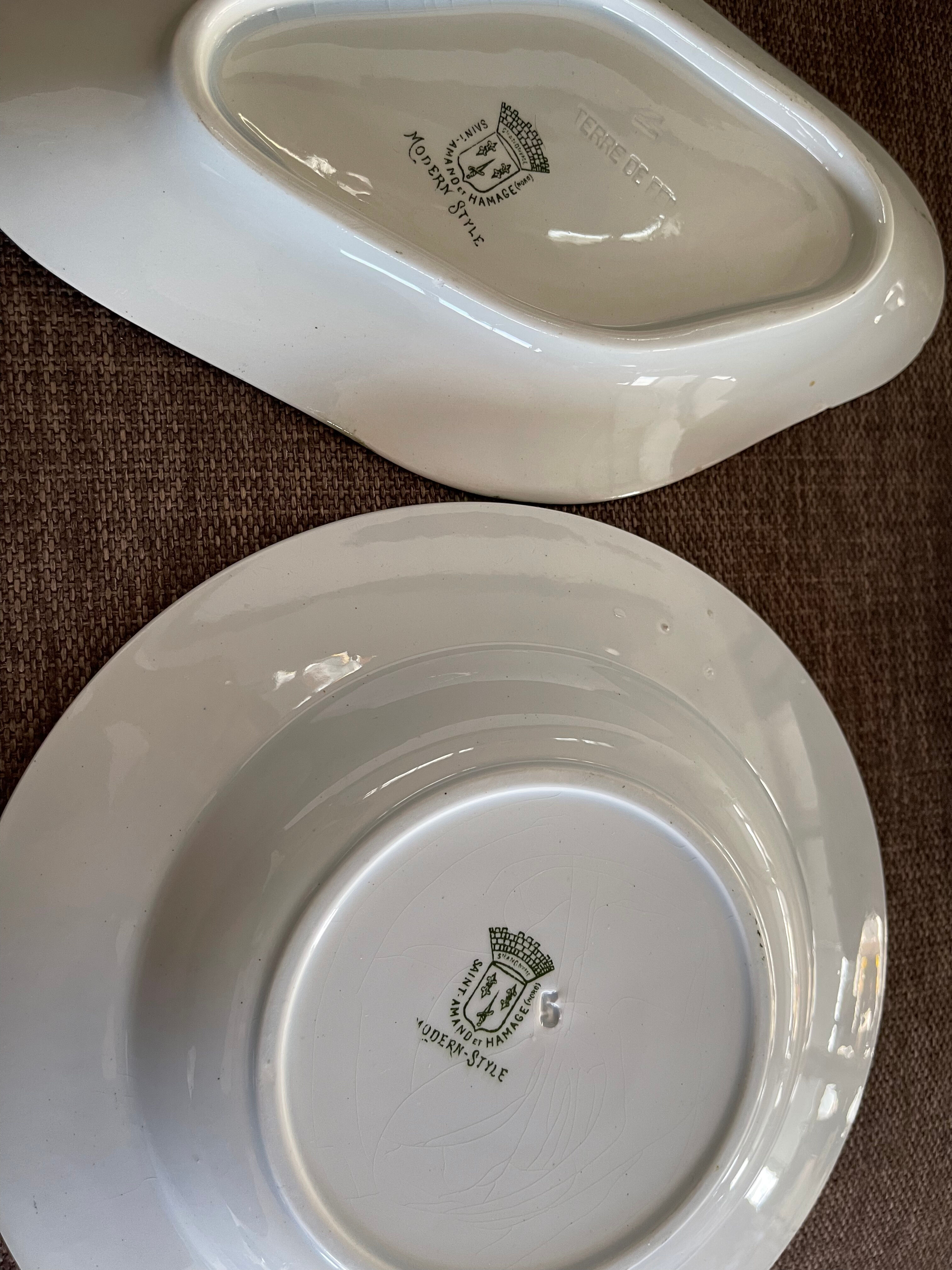 Plates and terra de fer raviers