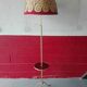 Lampadaire doré tripode