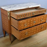 Commode Sauteuse en Marqueterie, style Transition Louis XV Louis XVI – Débu