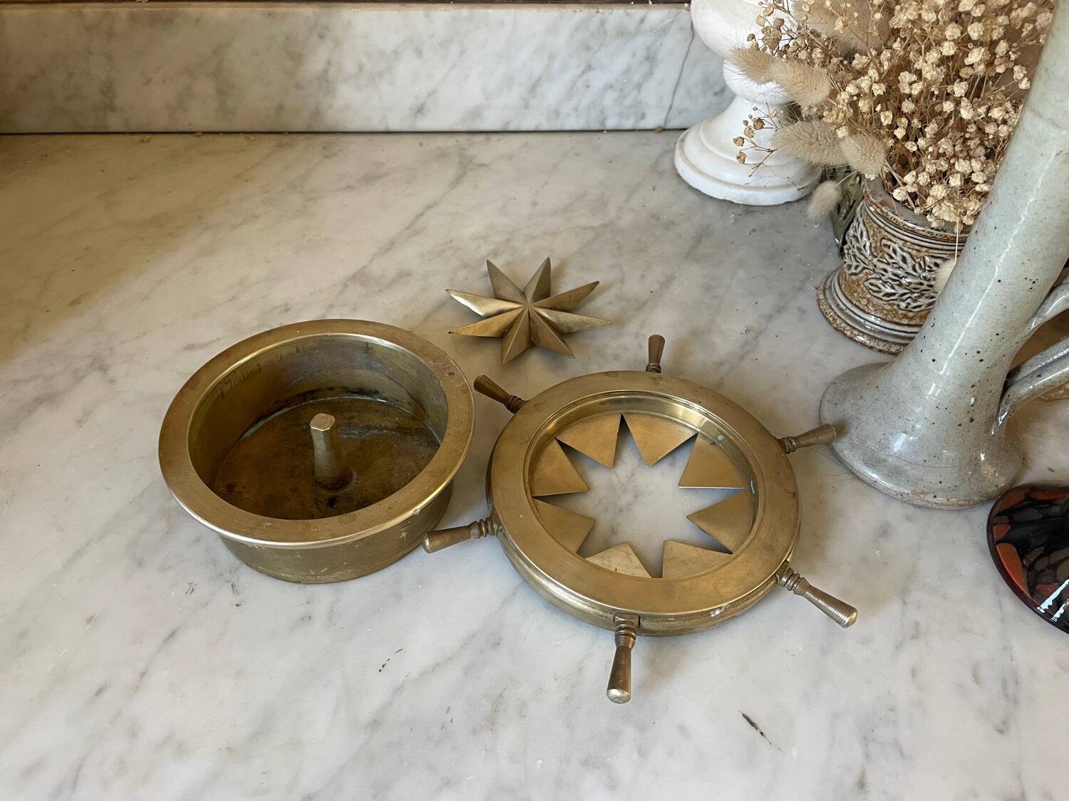 Cendrier rose des vents en laiton massif