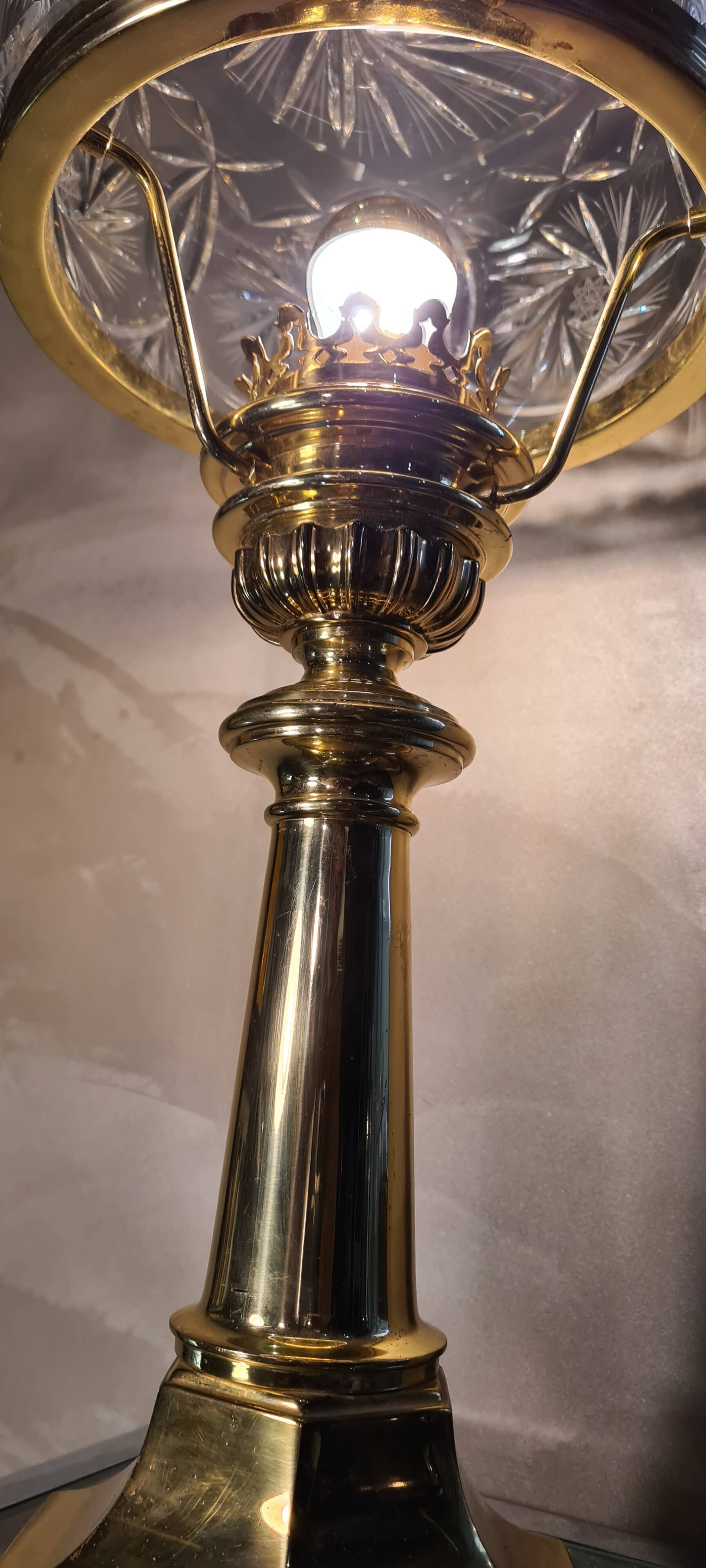 Large brass lamp with its crystal dome electricity redone in the 70s 50x22 cm