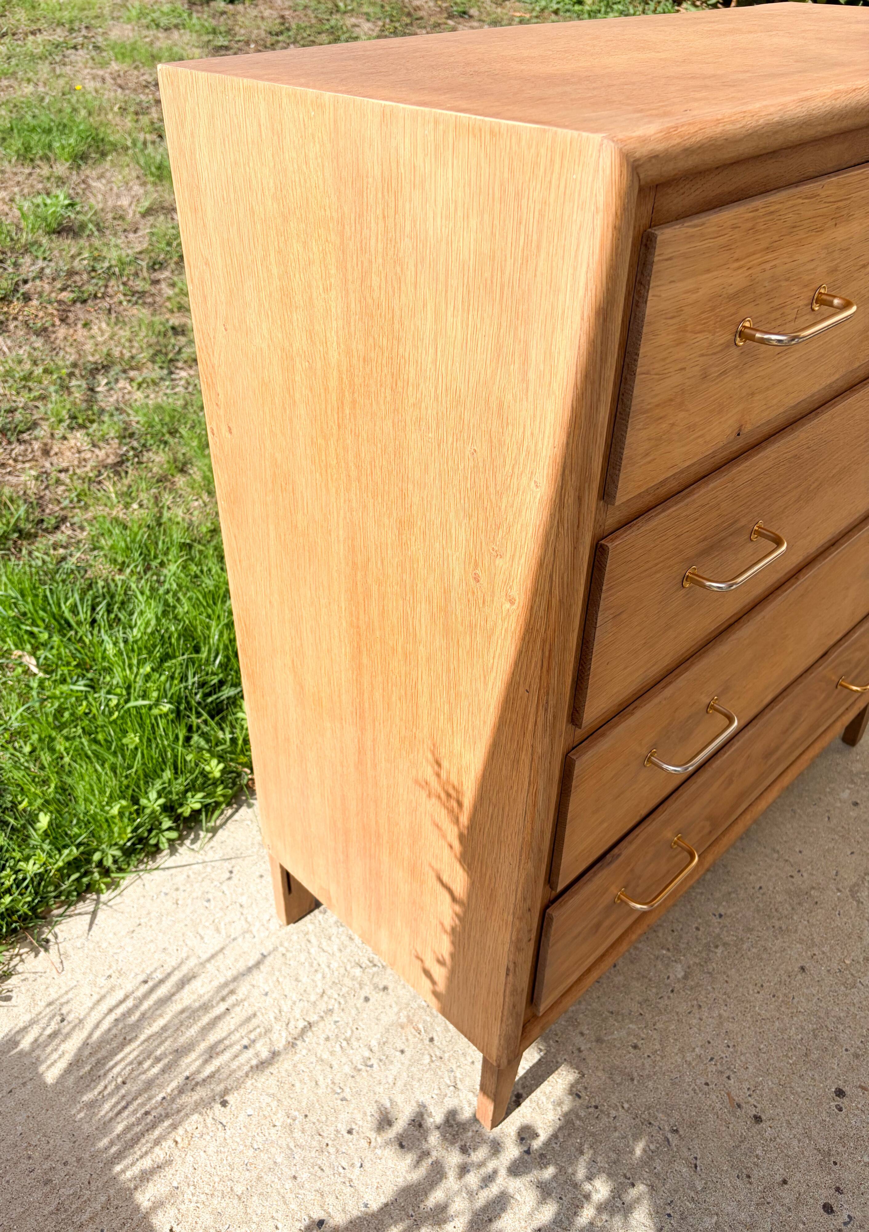 Large chest of drawers with 4 drawers from the 1950s.