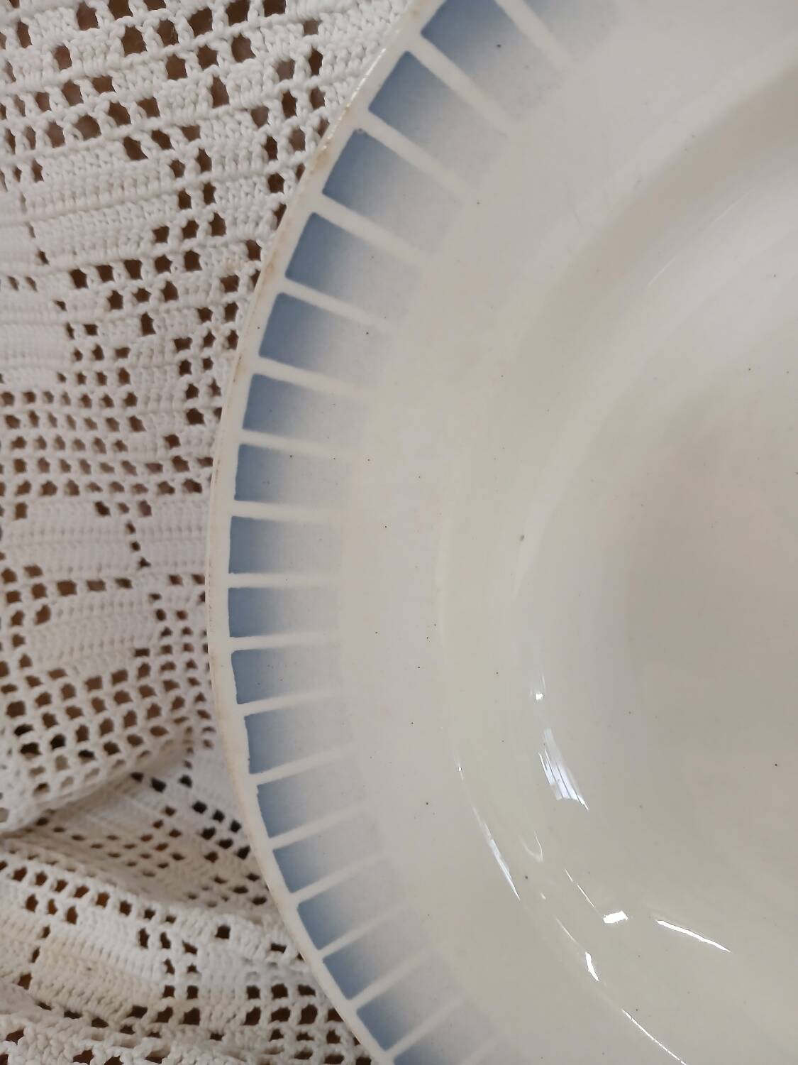 Old Saint Amand "Bougival" dish