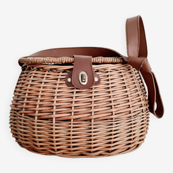 Rattan fisherman's basket or bag